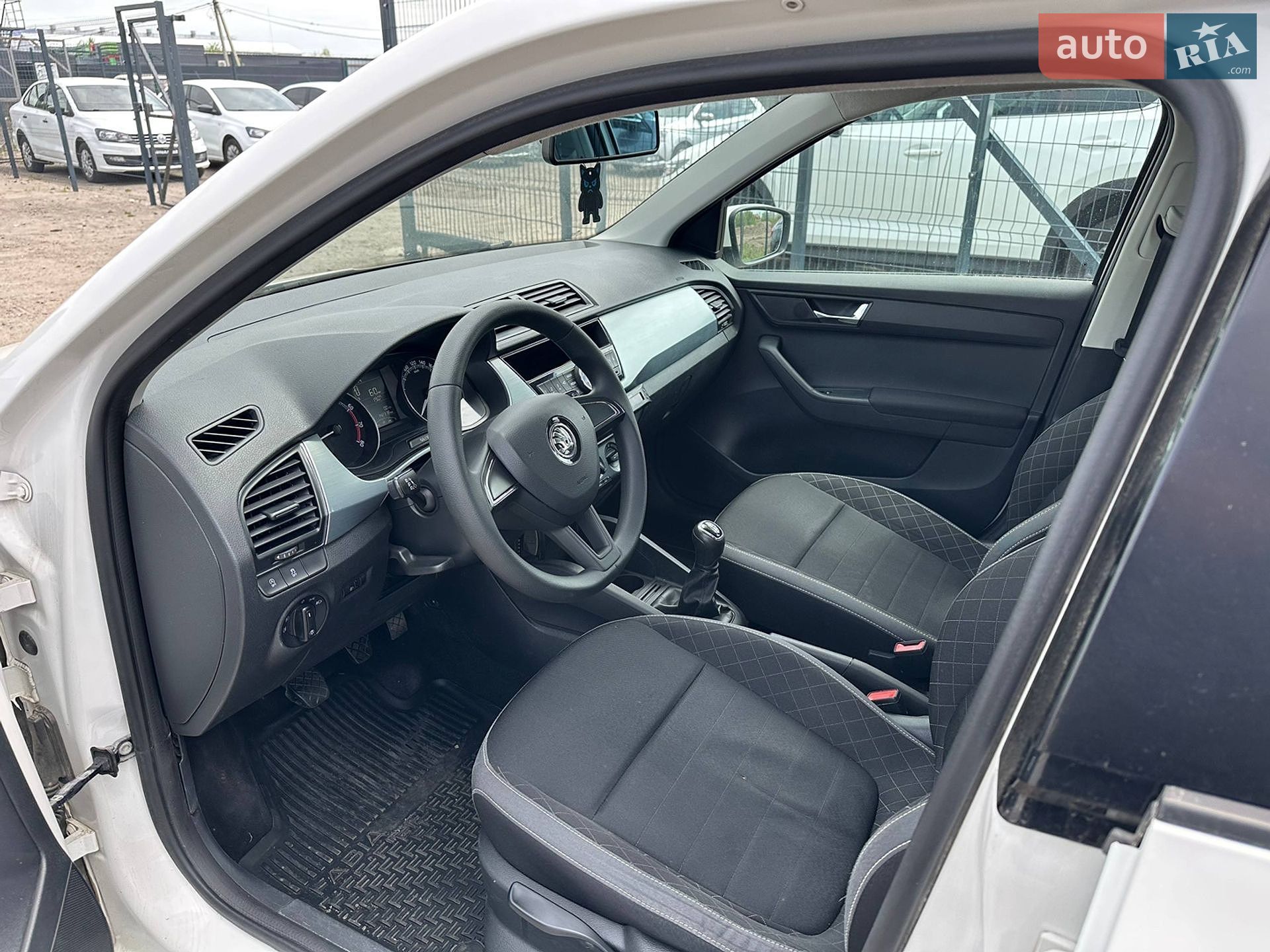 Skoda Fabia 2018 VIN TMBEP2NJ4KB500104 фото оголошення 8 з 17