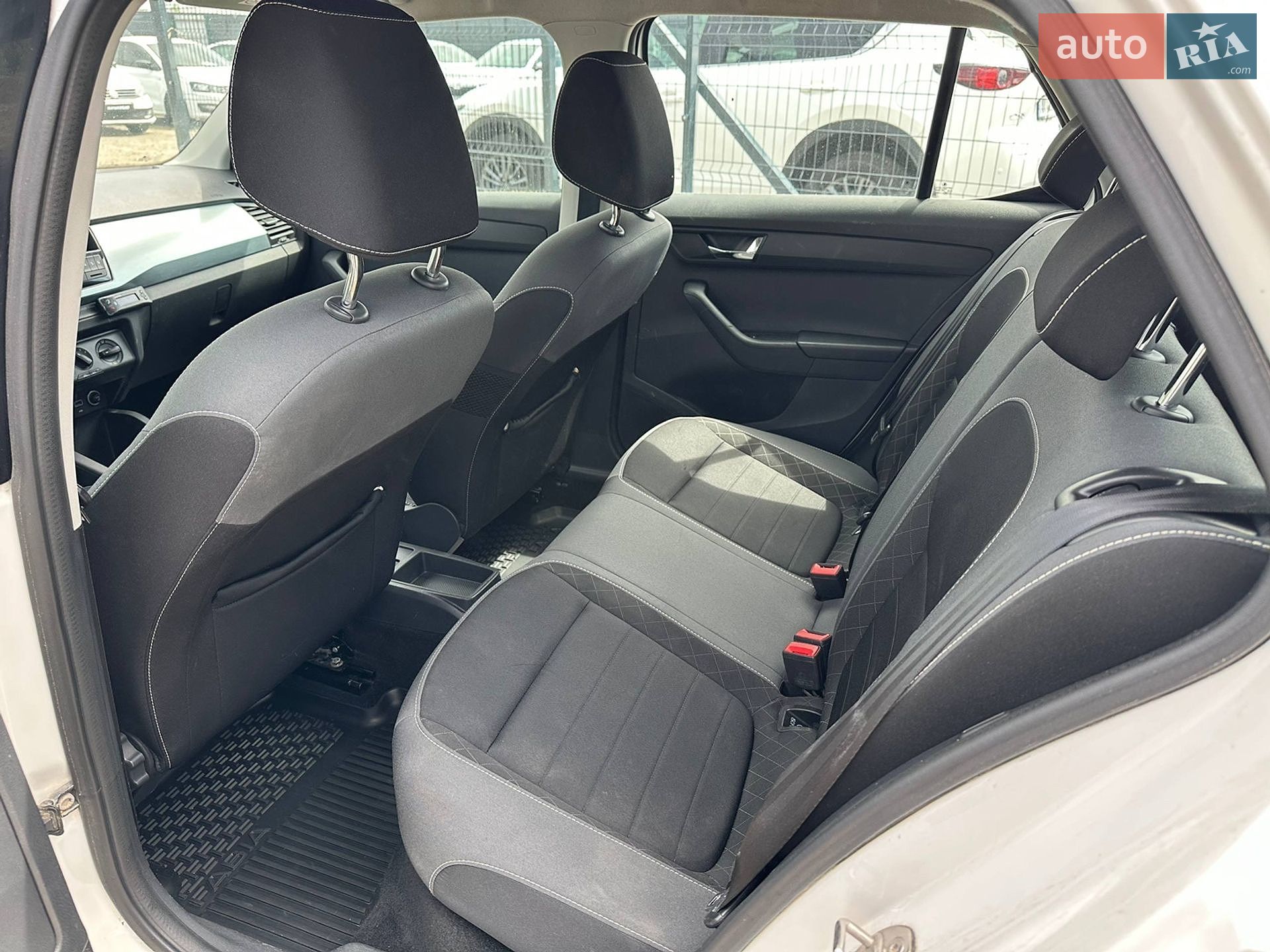 Skoda Fabia 2018 VIN TMBEP2NJ4KB500104 фото оголошення 10 з 17