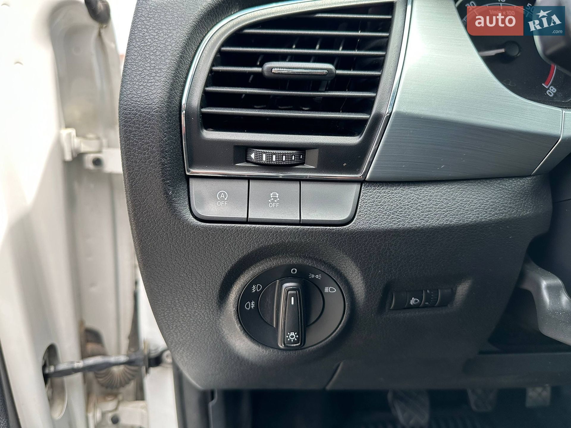 Skoda Fabia 2018 VIN TMBEP2NJ4KB500104 фото оголошення 11 з 17