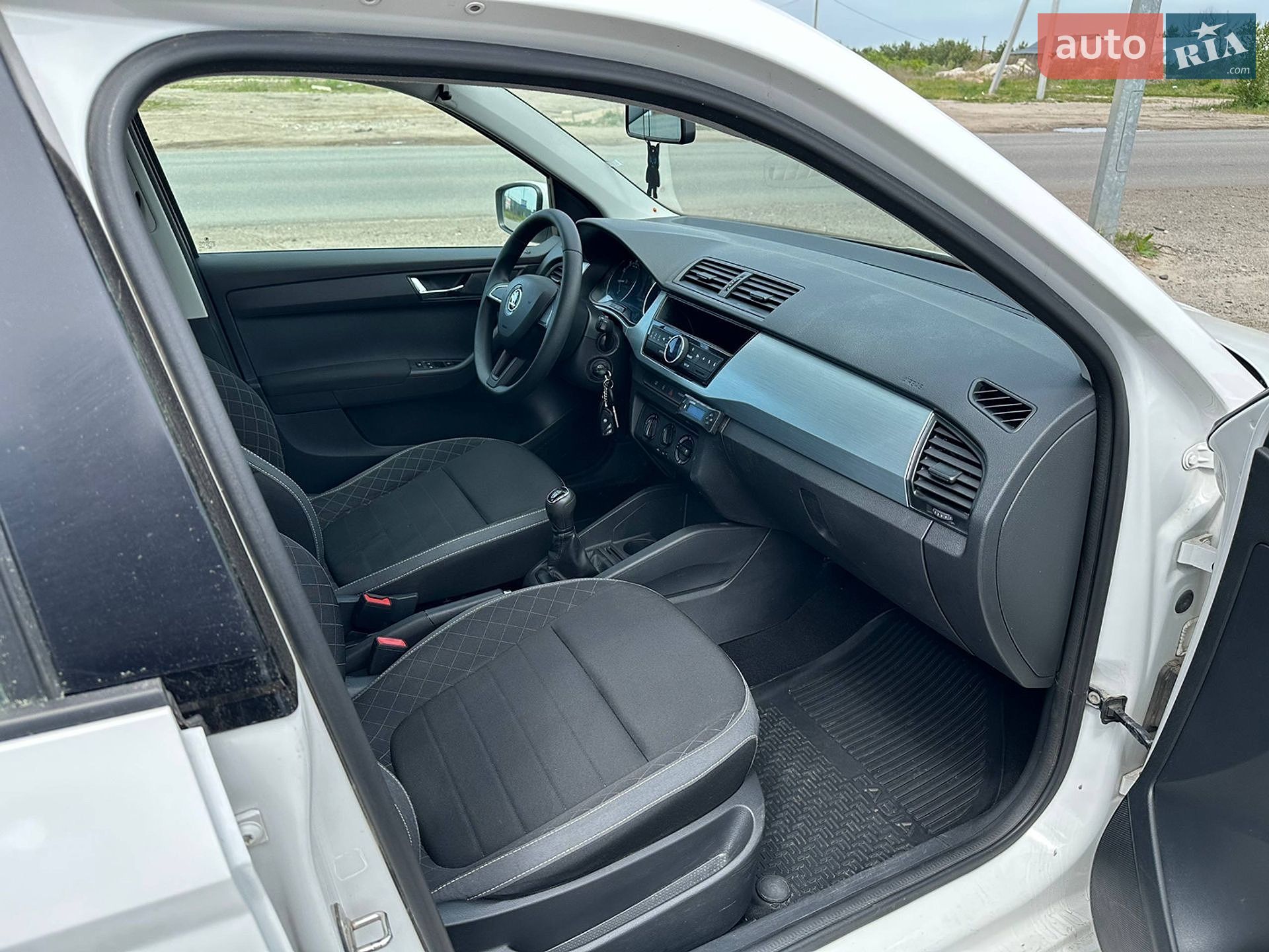 Skoda Fabia 2018 VIN TMBEP2NJ4KB500104 фото оголошення 12 з 17