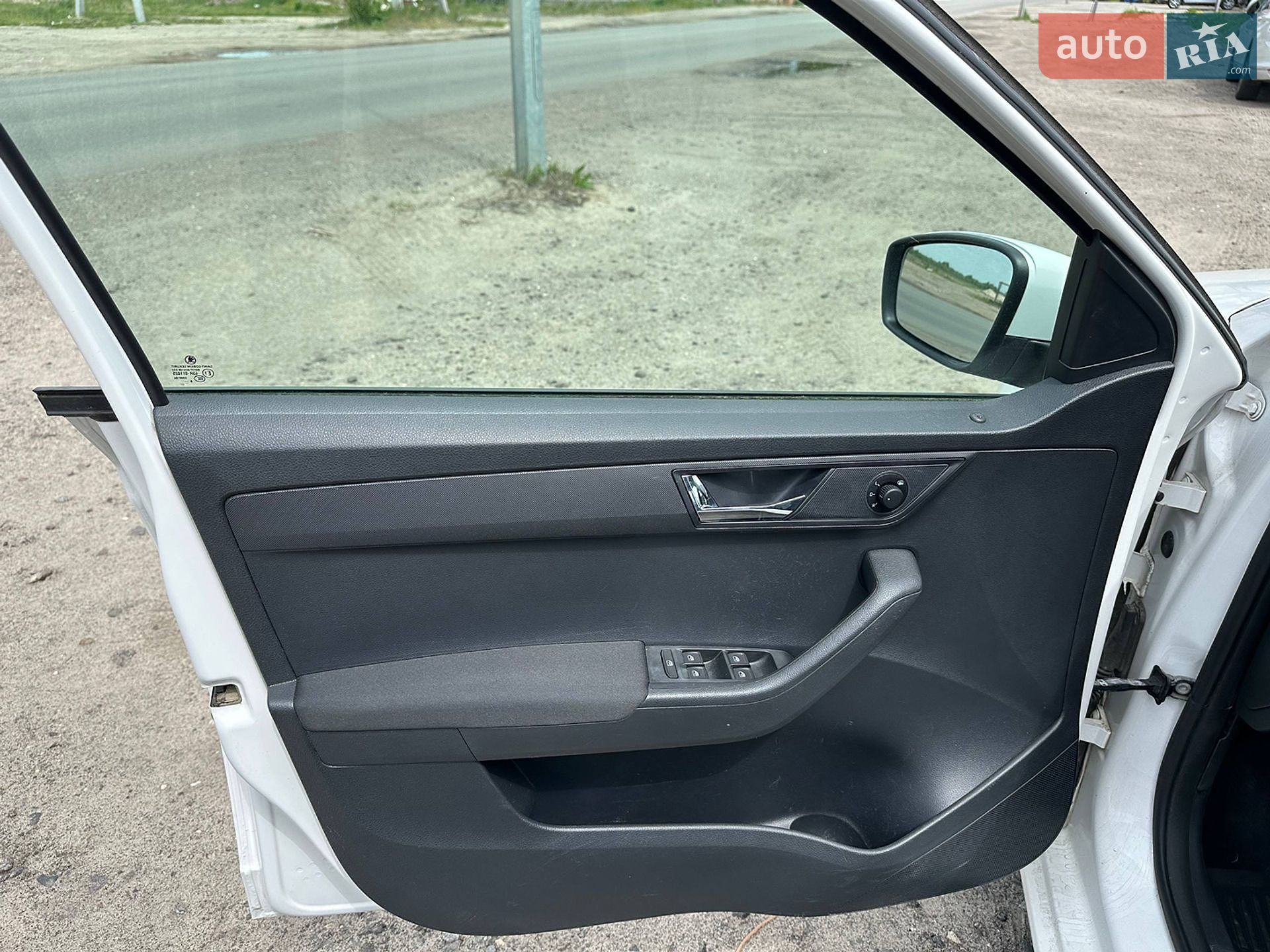 Skoda Fabia 2018 VIN TMBEP2NJ4KB500104 фото оголошення 13 з 17