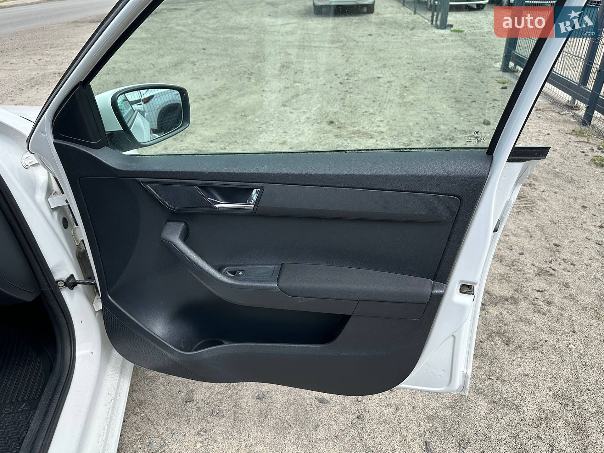Skoda Fabia 2018 VIN TMBEP2NJ4KB500104 фото оголошення 15 з 17