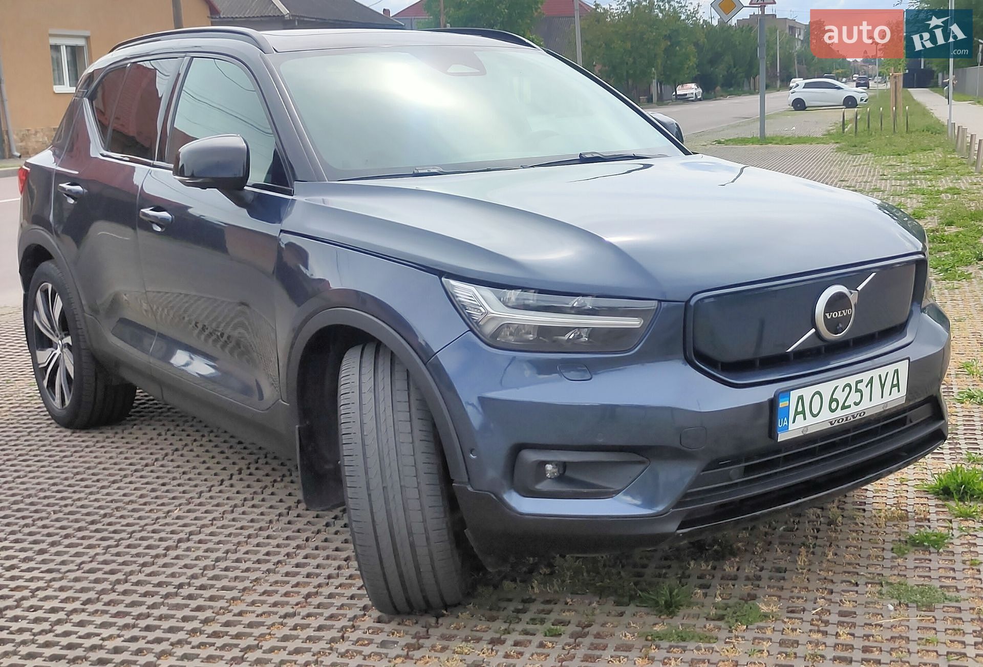 Volvo XC40 2021 VIN YV4ED3UR0N2653554 фото оголошення 2 з 42
