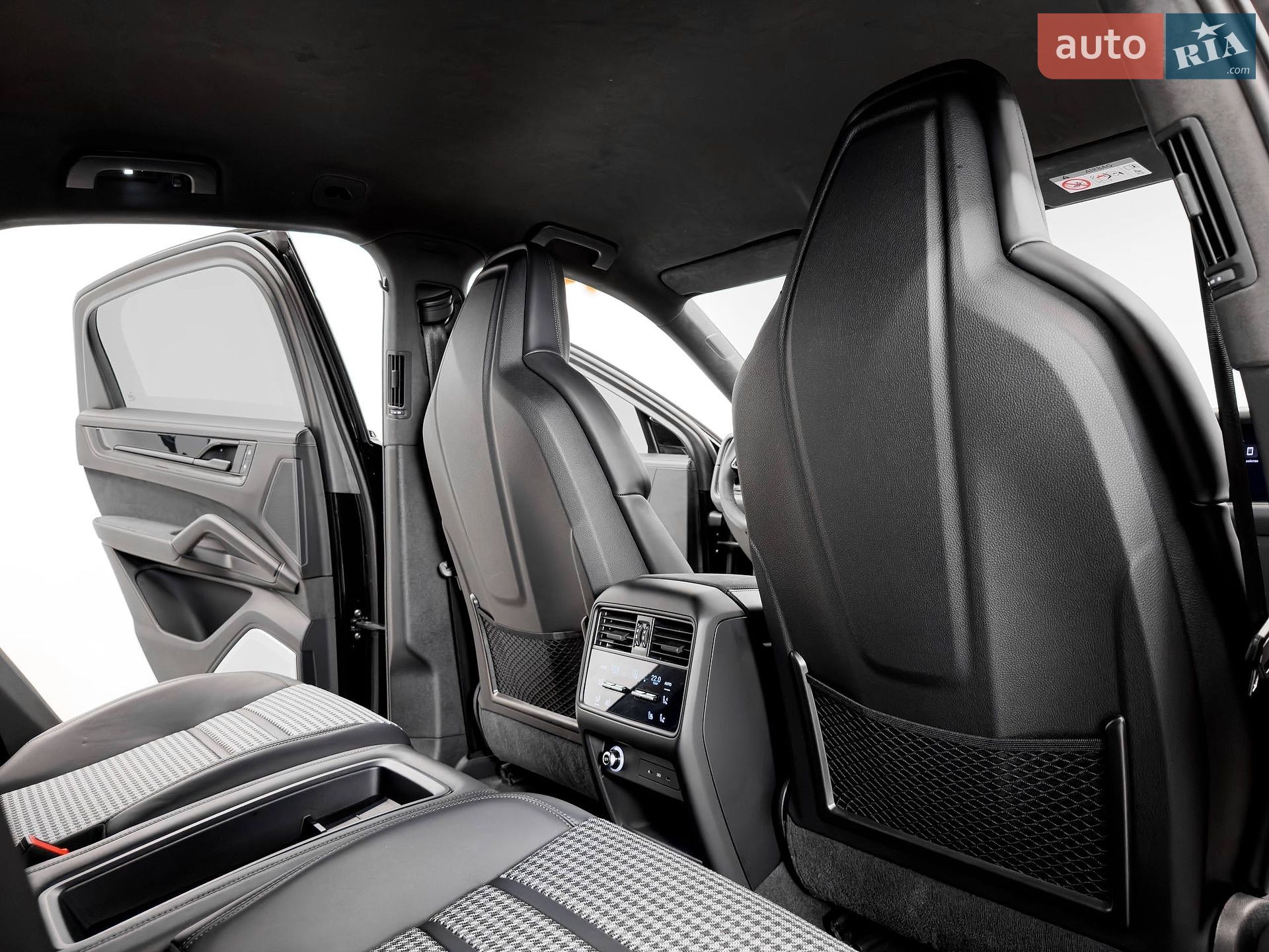 Porsche Cayenne Coupe 2024 VIN WP1ZZZ9YZSDA48046 фото оголошення 39 з 67