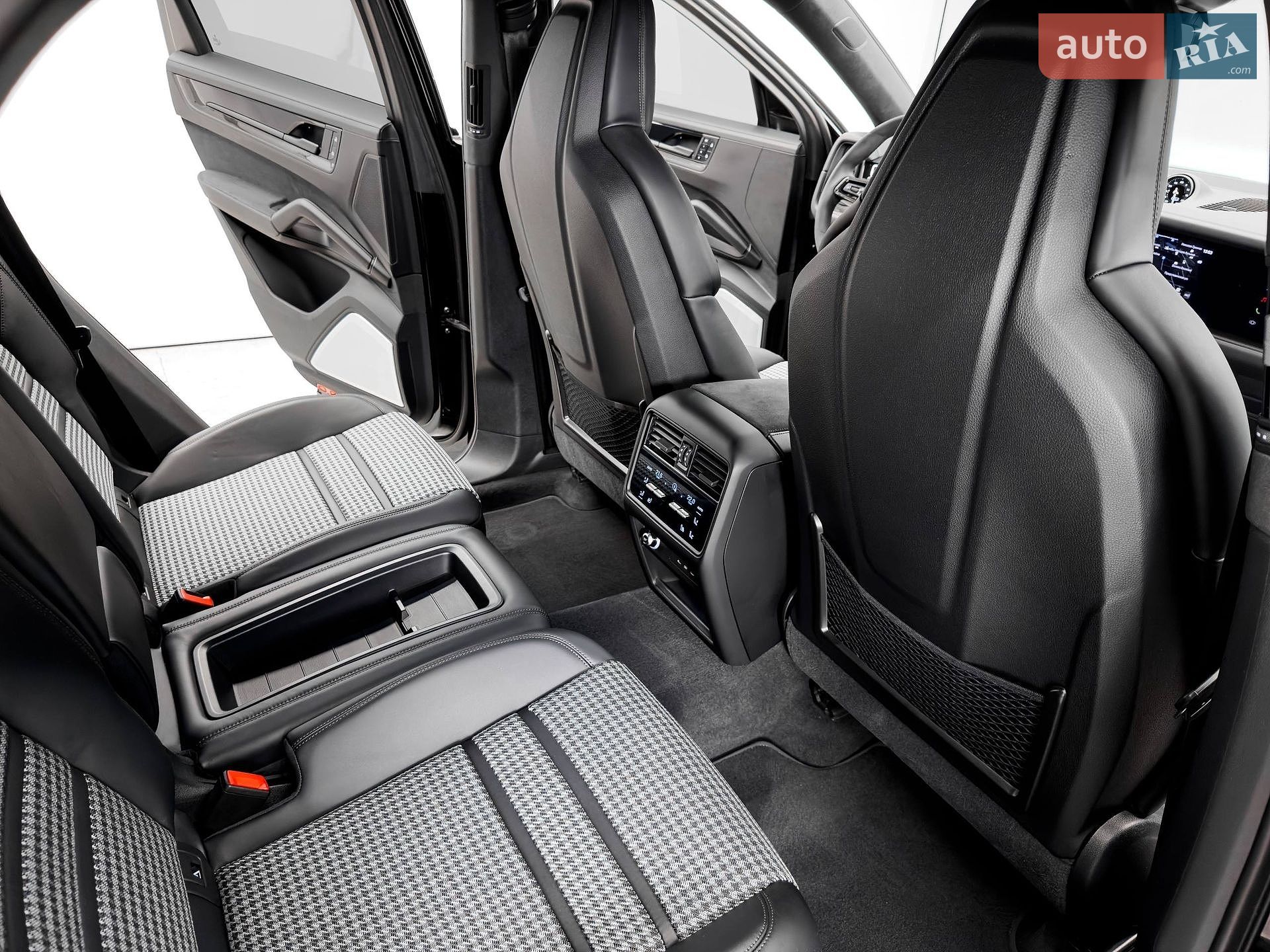 Porsche Cayenne Coupe 2024 VIN WP1ZZZ9YZSDA48046 фото оголошення 40 з 67