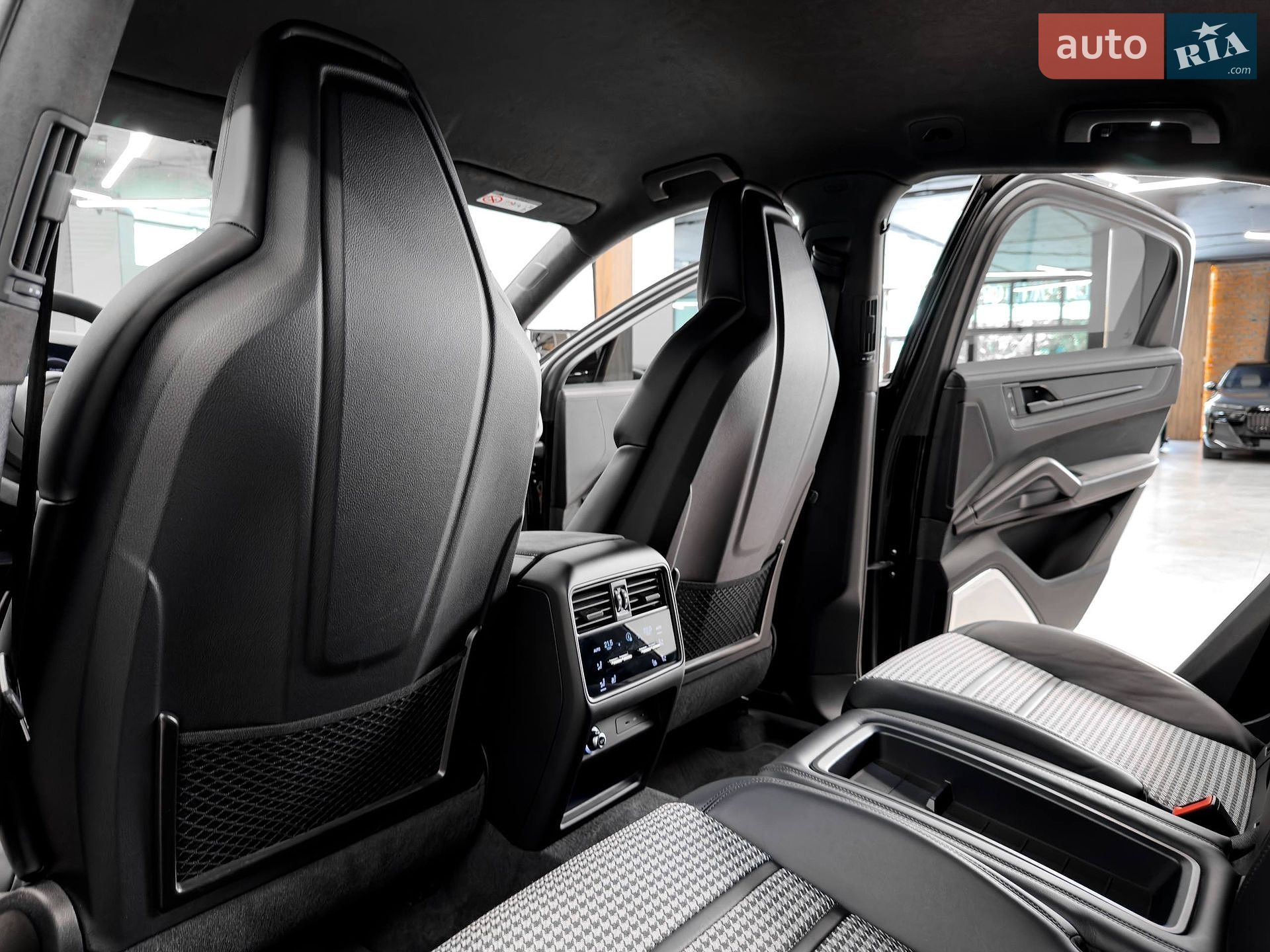 Porsche Cayenne Coupe 2024 VIN WP1ZZZ9YZSDA48046 фото оголошення 42 з 67