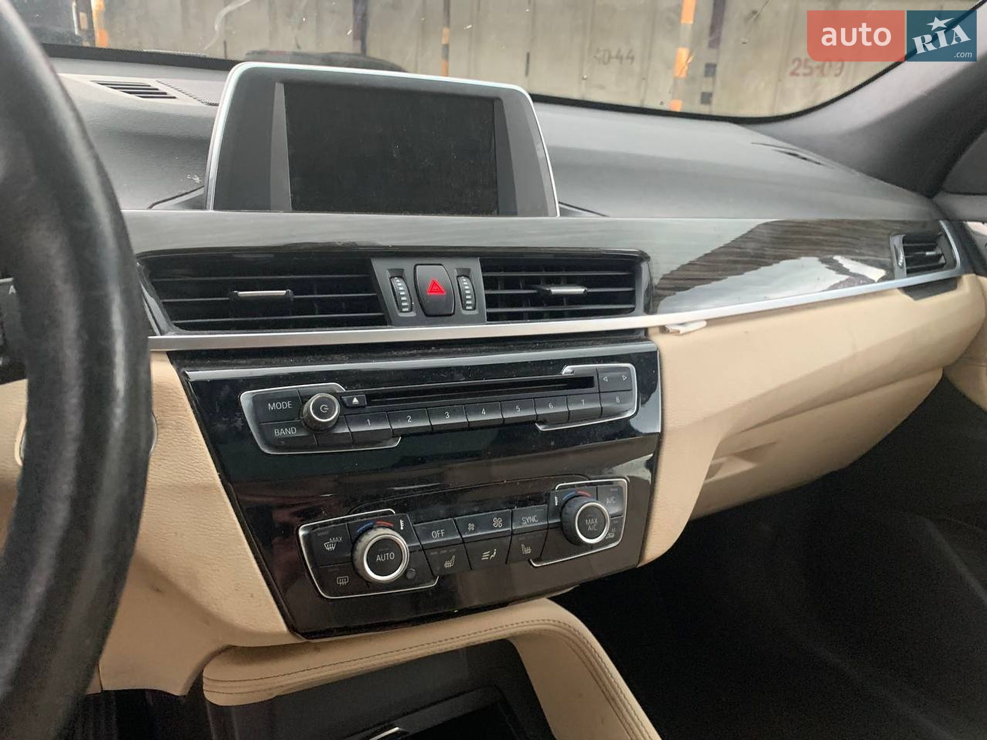 BMW X1 2017 VIN WBXHT3Z30H4A65725 фото оголошення 19 з 38