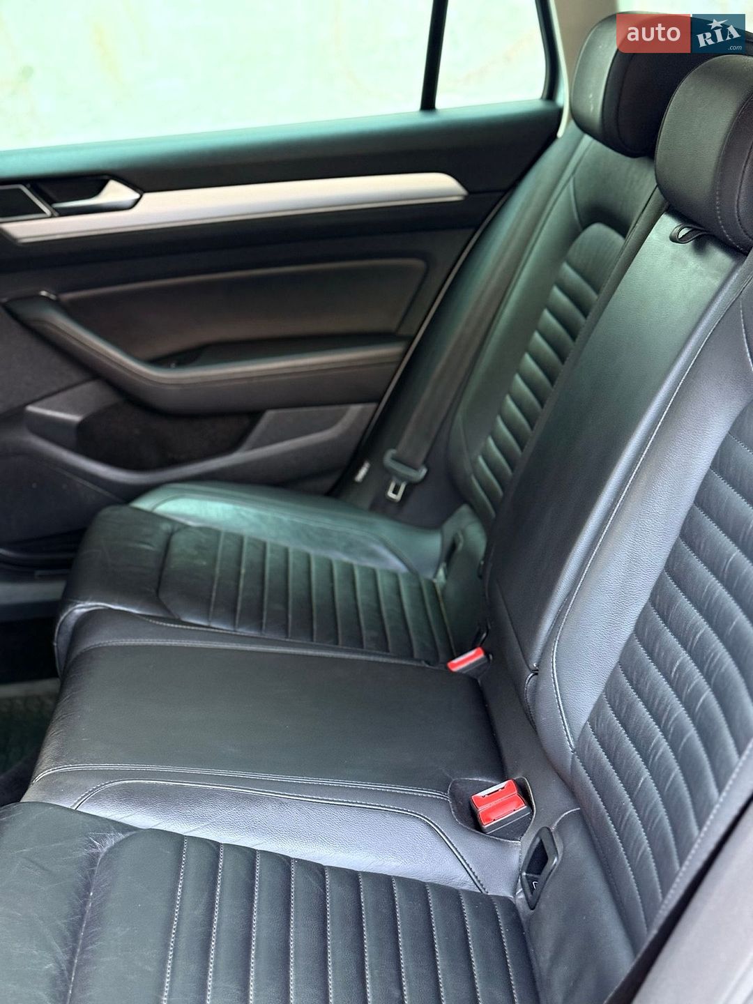 Volkswagen Passat 2019 VIN WVWZZZ3CZKE125721 фото оголошення 2 з 27