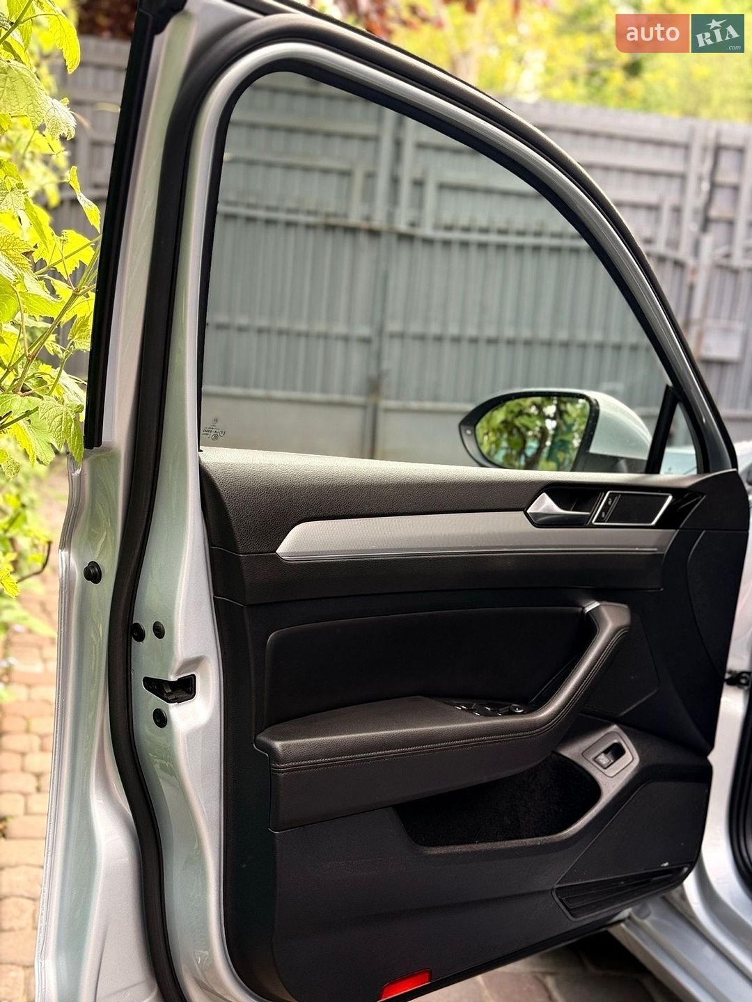 Volkswagen Passat 2019 VIN WVWZZZ3CZKE125721 фото оголошення 3 з 27
