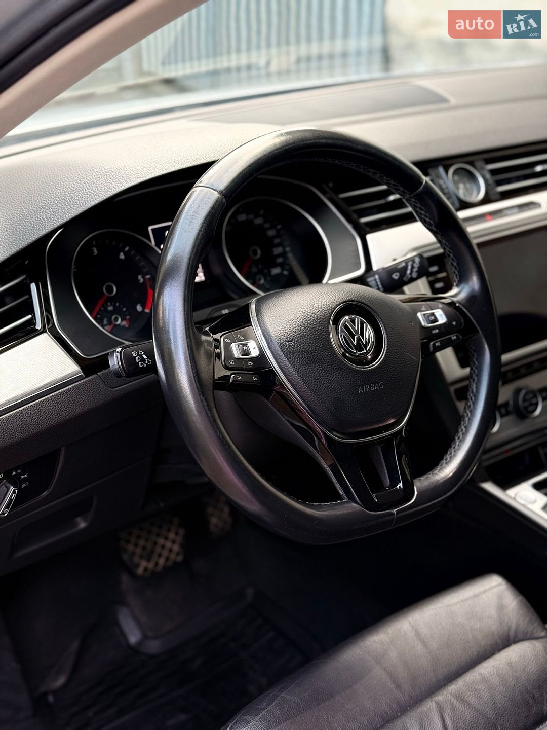 Volkswagen Passat 2019 VIN WVWZZZ3CZKE125721 фото оголошення 4 з 27