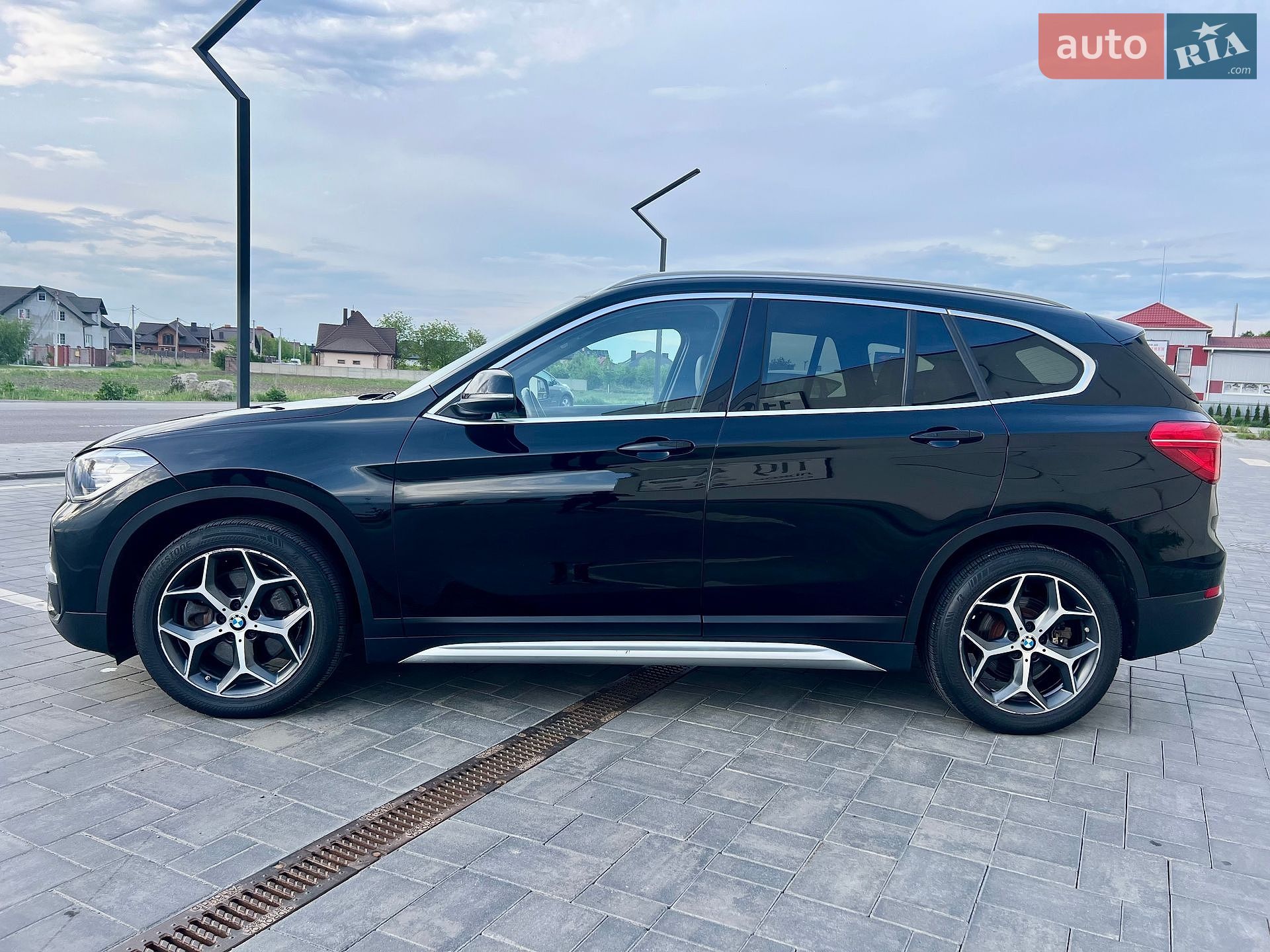 BMW X1 2018 VIN WBXHT3C3XJ3F04000 фото оголошення 2 з 34