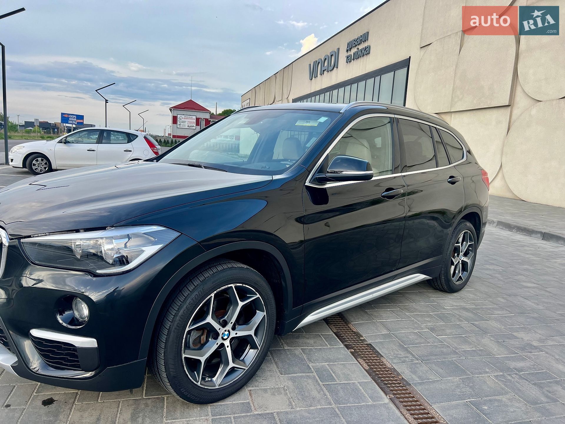 BMW X1 2018 VIN WBXHT3C3XJ3F04000 фото оголошення 3 з 34