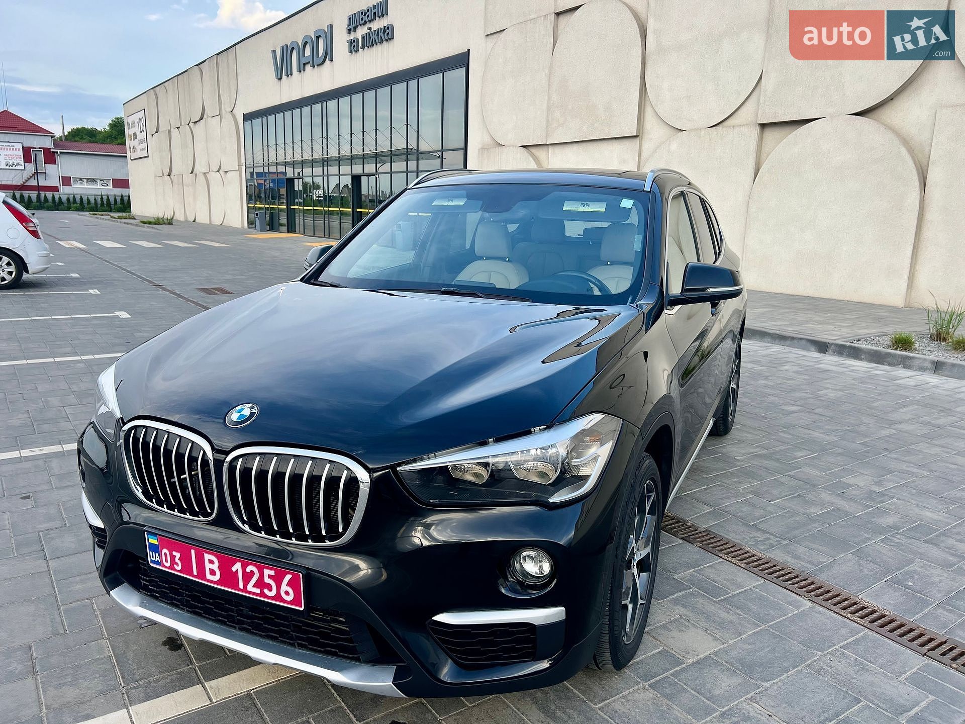 BMW X1 2018 VIN WBXHT3C3XJ3F04000 фото оголошення 4 з 34