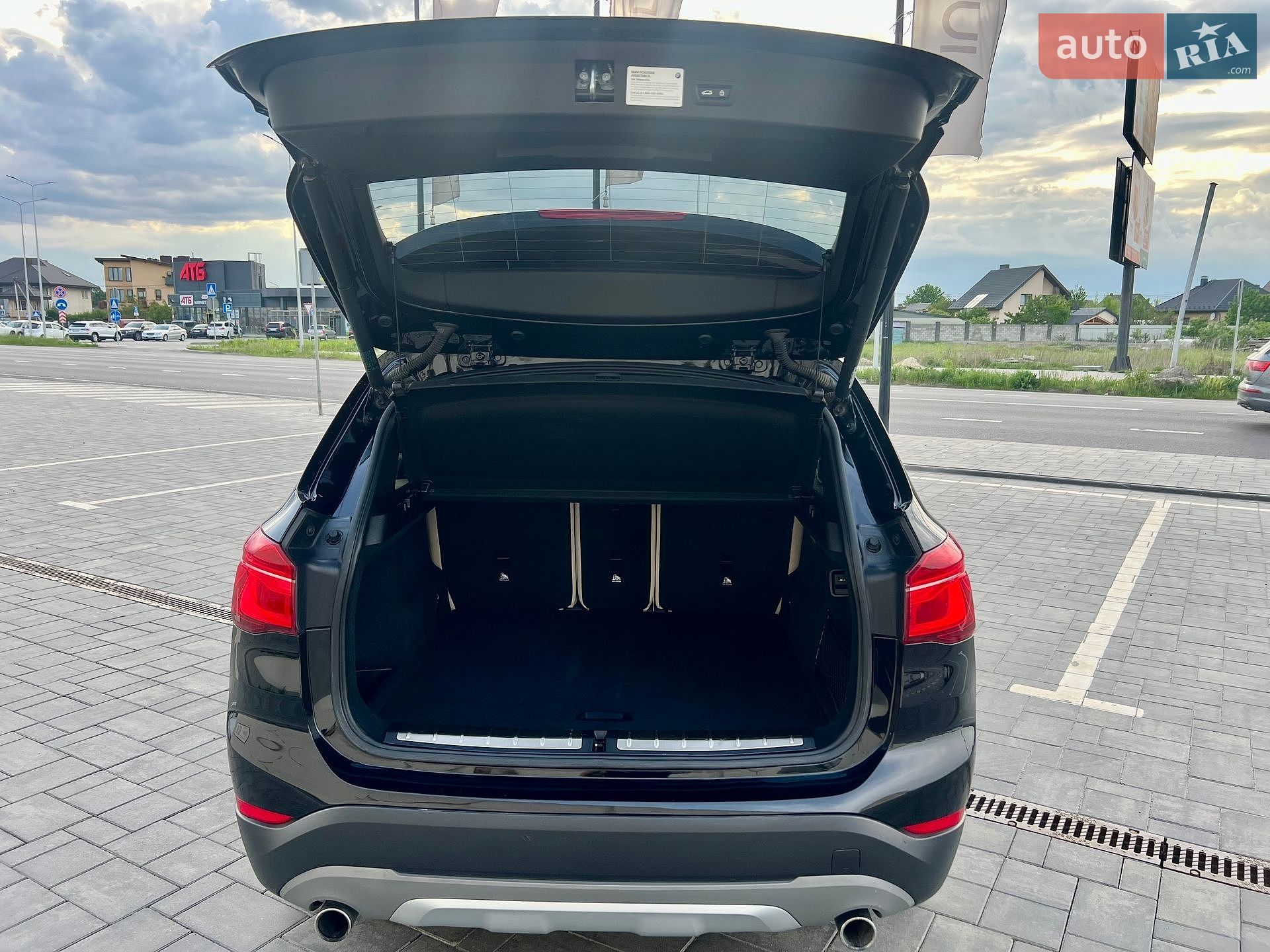 BMW X1 2018 VIN WBXHT3C3XJ3F04000 фото оголошення 9 з 34