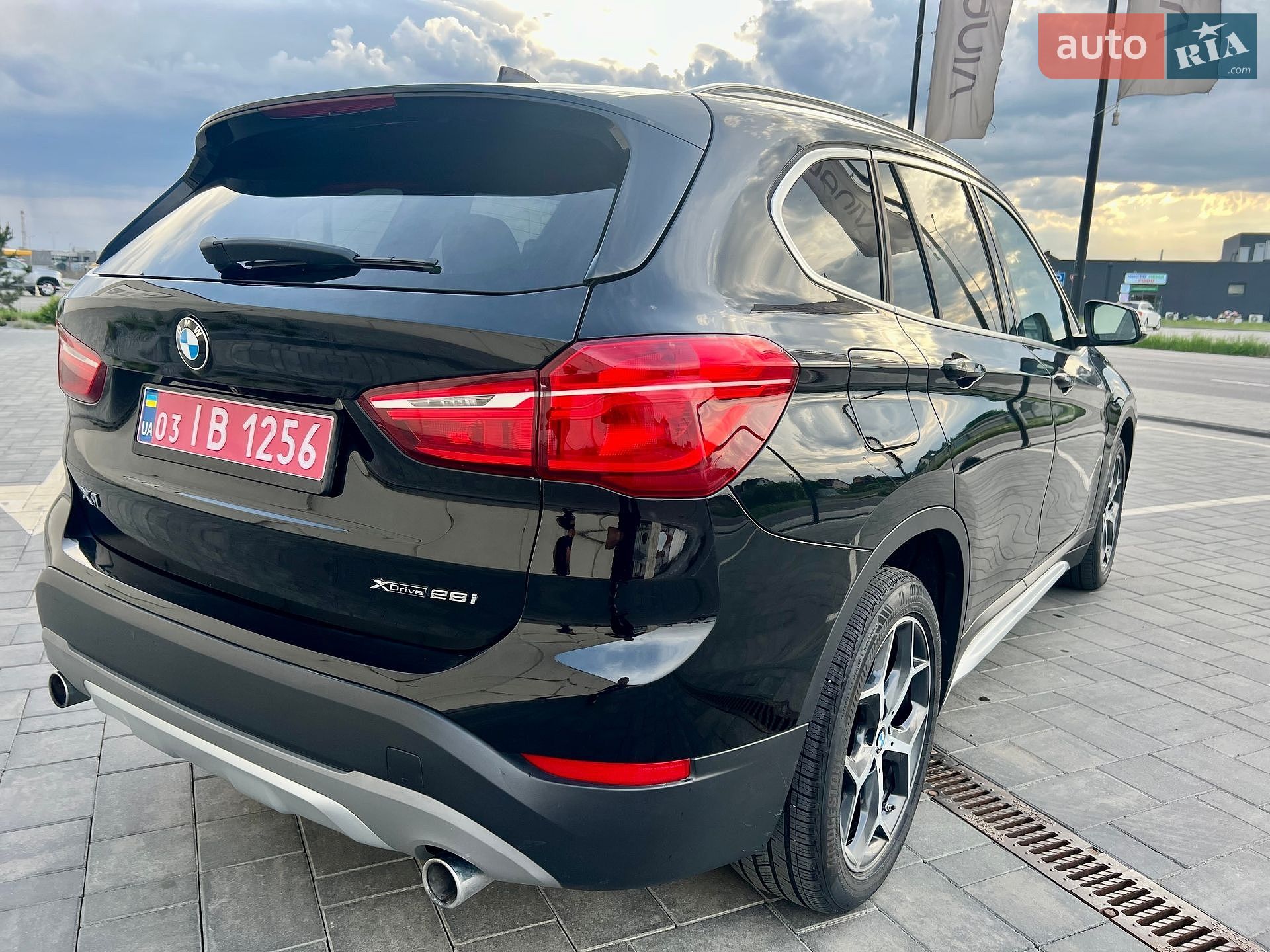 BMW X1 2018 VIN WBXHT3C3XJ3F04000 фото оголошення 12 з 34