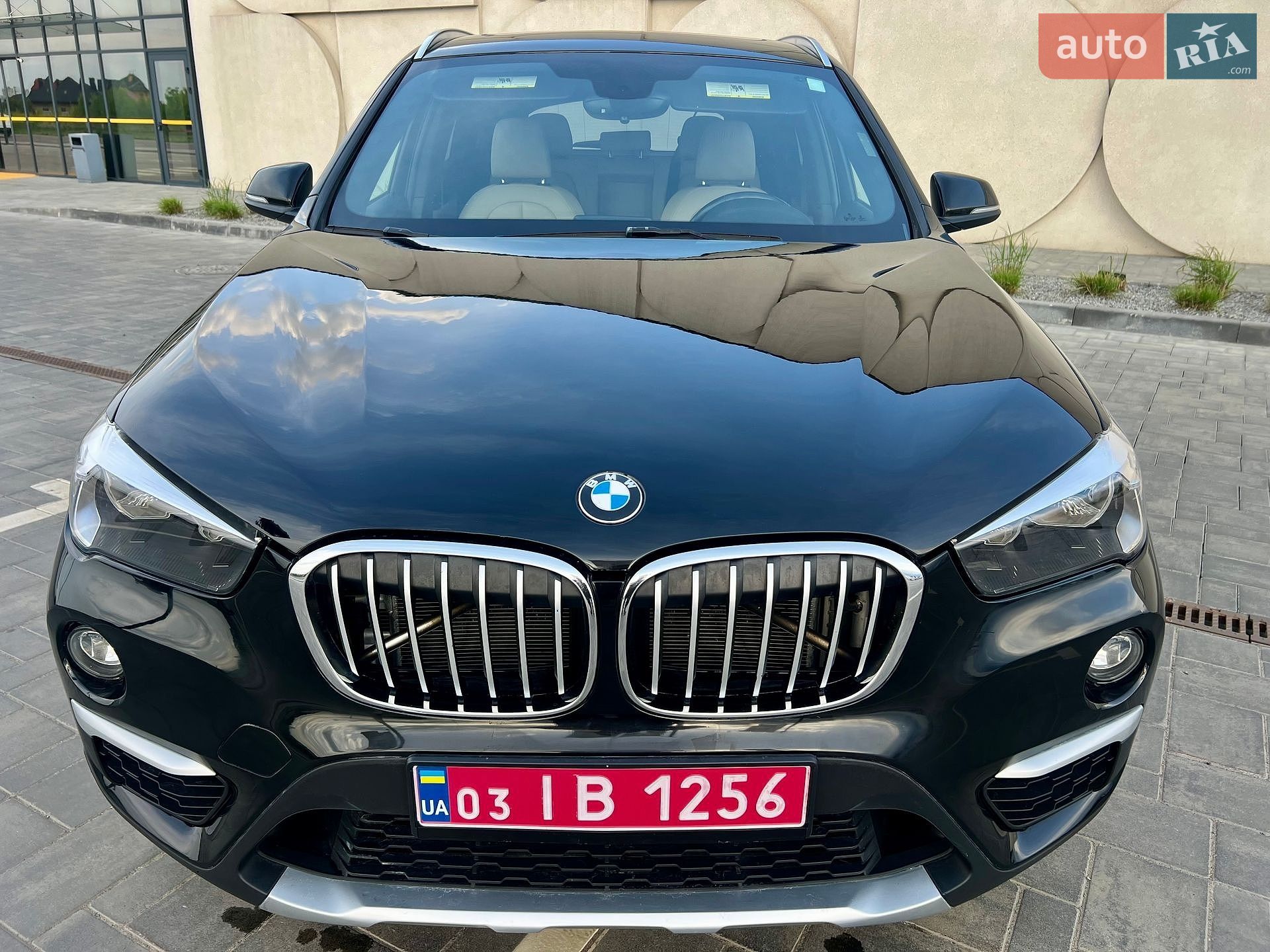 BMW X1 2018 VIN WBXHT3C3XJ3F04000 фото оголошення 15 з 34