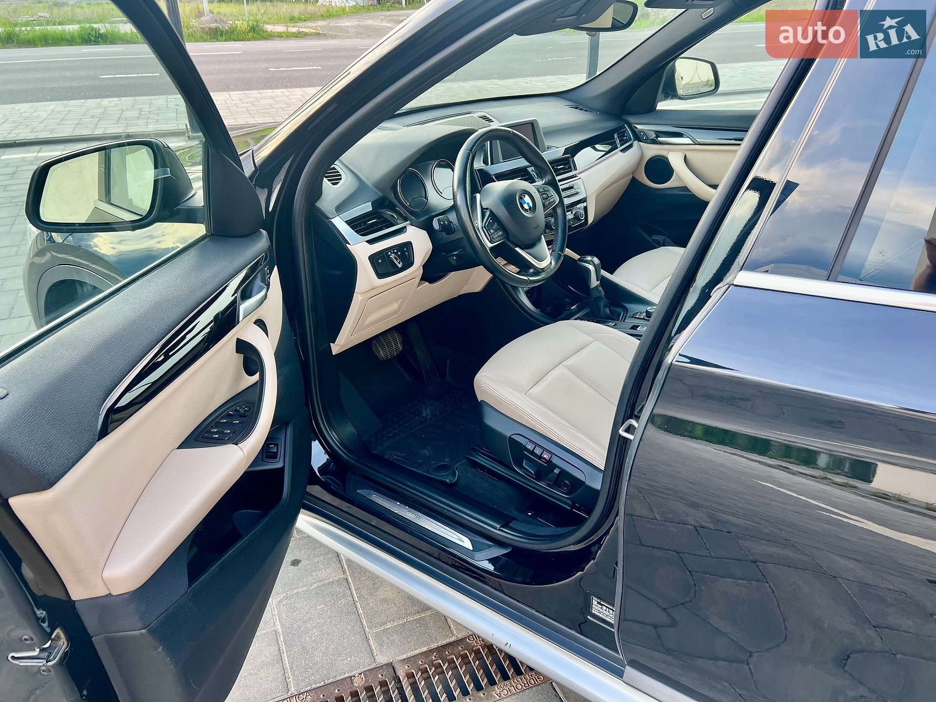 BMW X1 2018 VIN WBXHT3C3XJ3F04000 фото оголошення 16 з 34