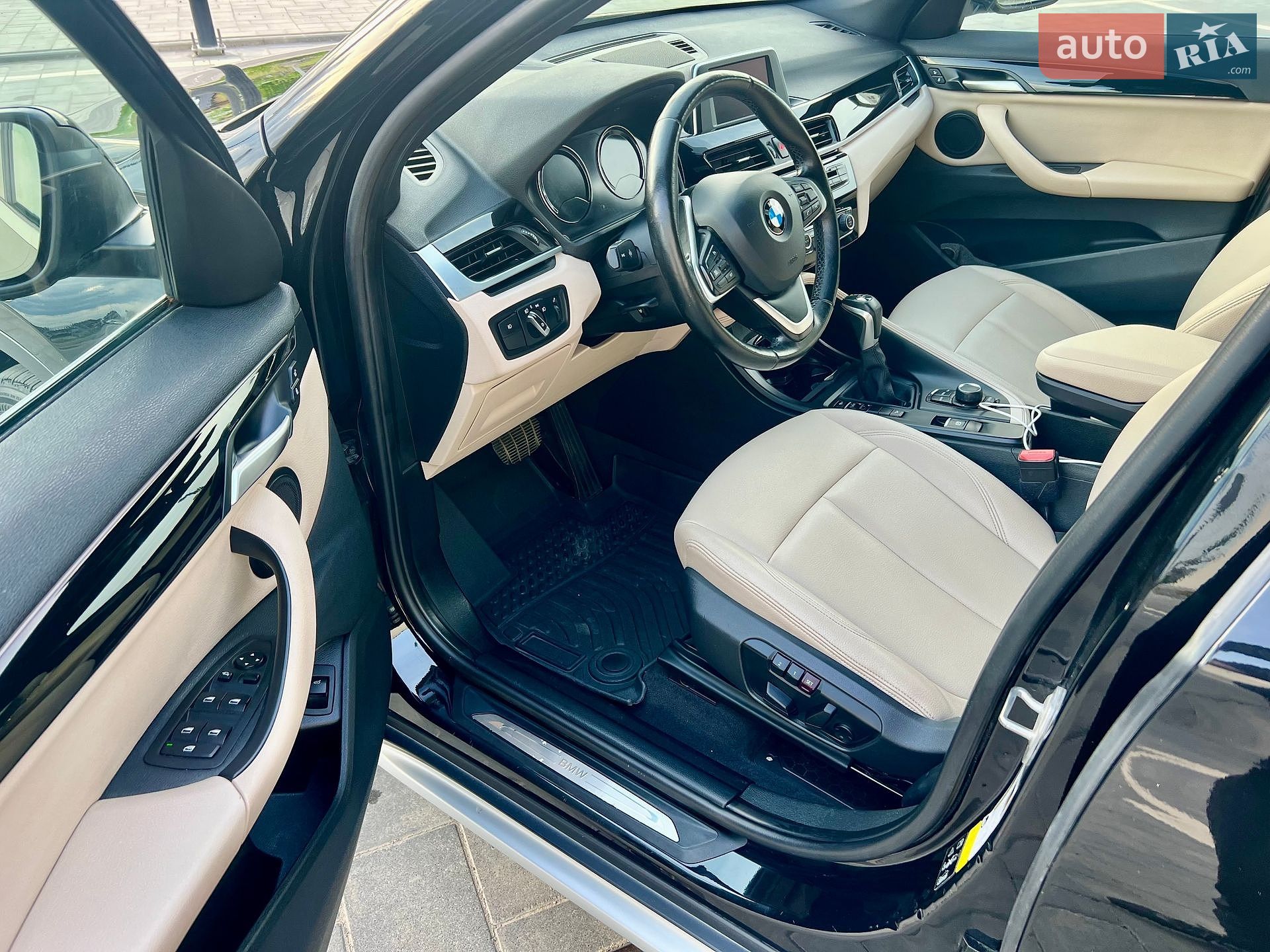 BMW X1 2018 VIN WBXHT3C3XJ3F04000 фото оголошення 17 з 34