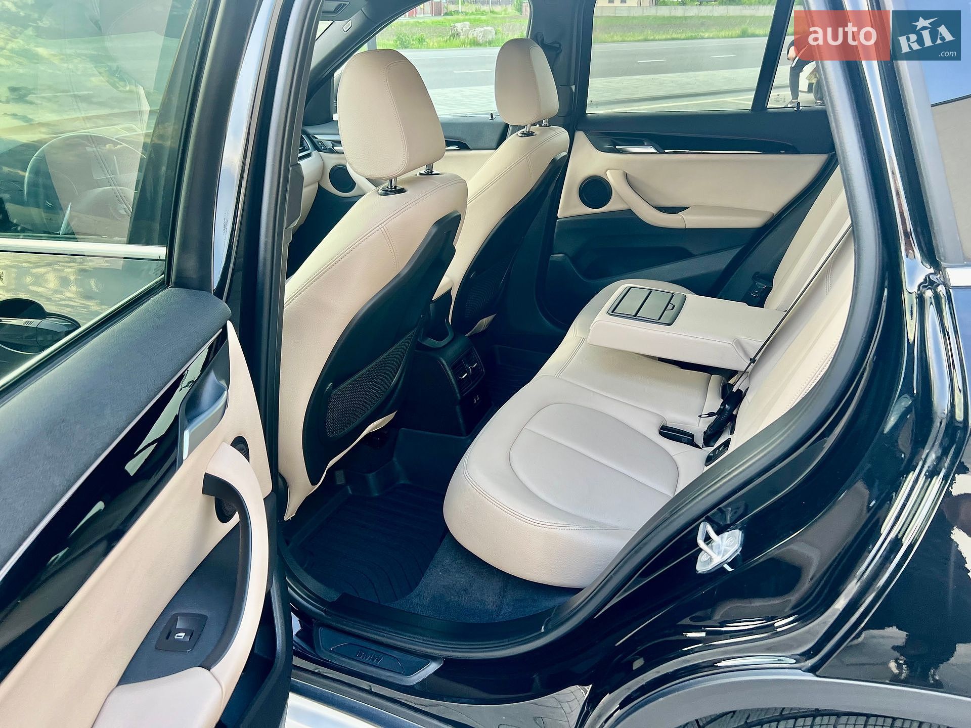 BMW X1 2018 VIN WBXHT3C3XJ3F04000 фото оголошення 18 з 34