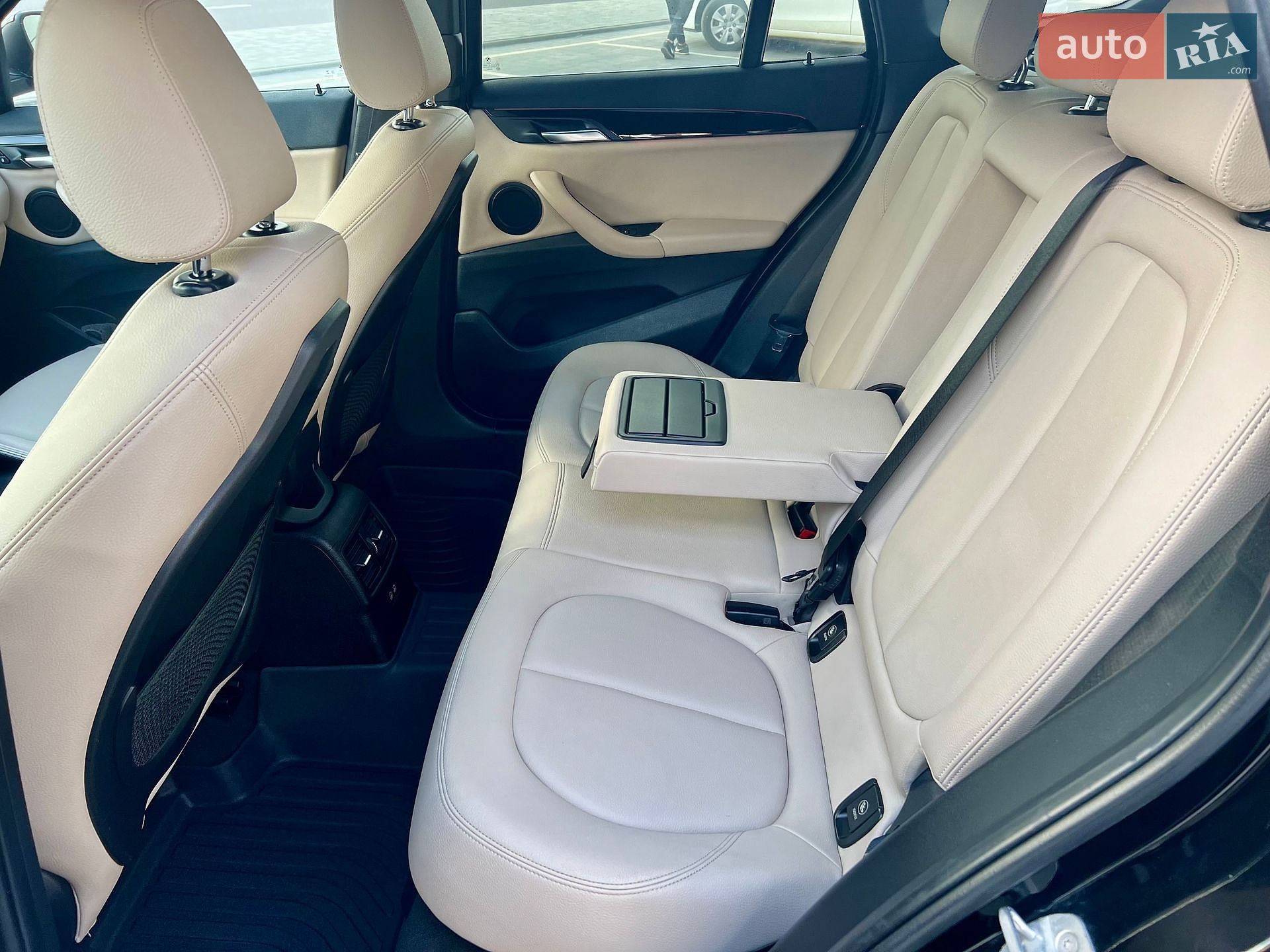 BMW X1 2018 VIN WBXHT3C3XJ3F04000 фото оголошення 20 з 34