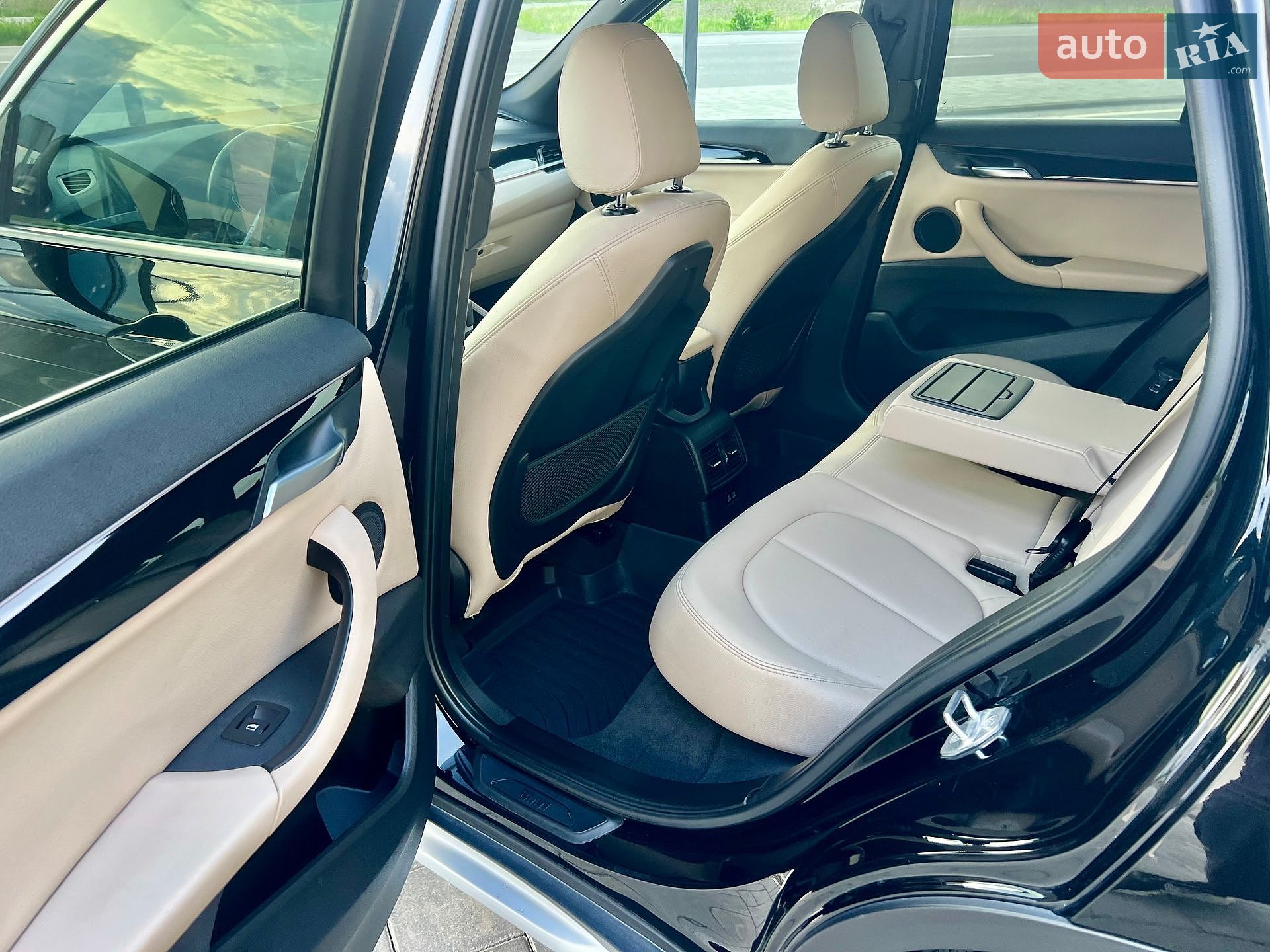 BMW X1 2018 VIN WBXHT3C3XJ3F04000 фото оголошення 21 з 34