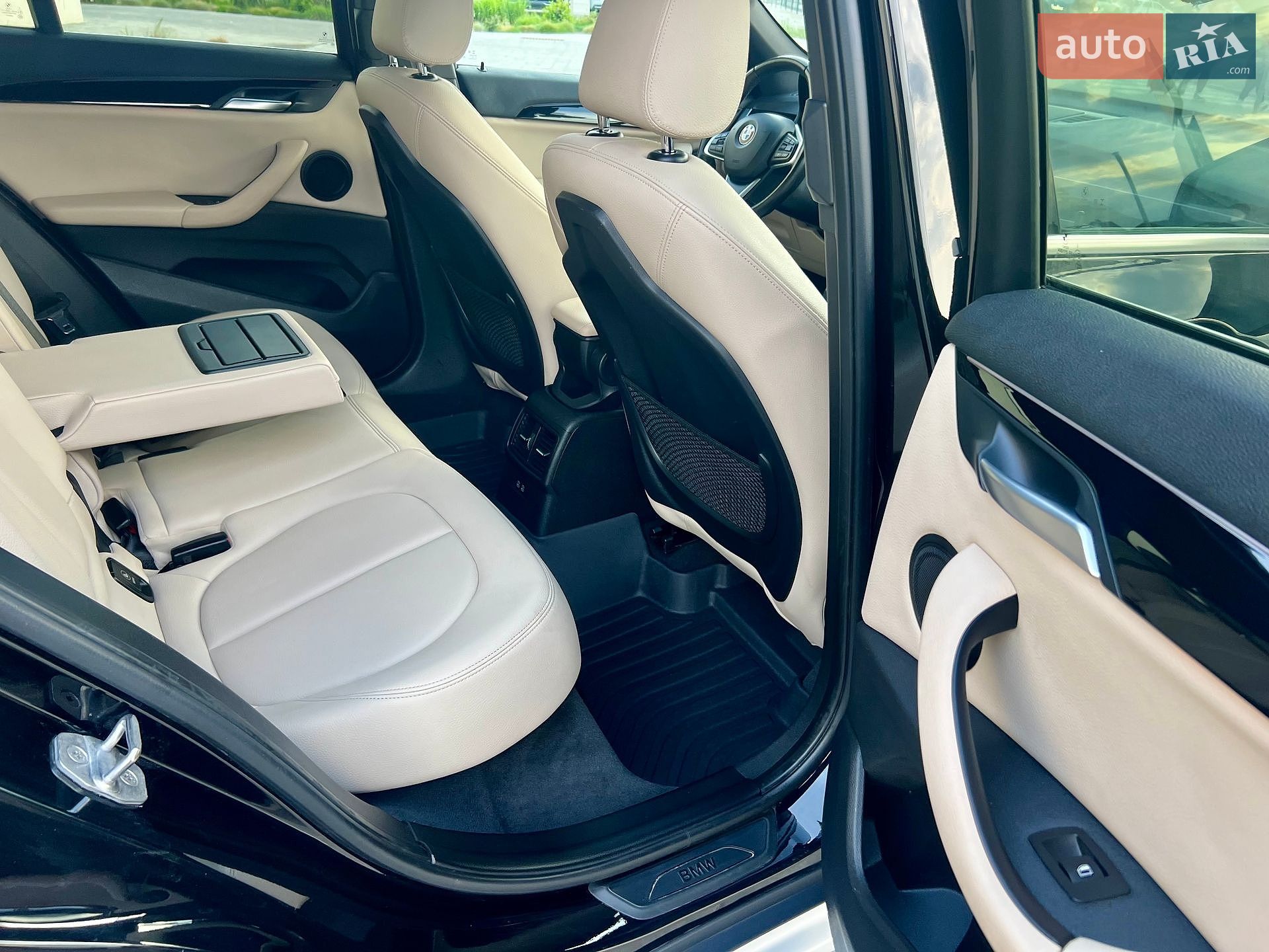 BMW X1 2018 VIN WBXHT3C3XJ3F04000 фото оголошення 23 з 34