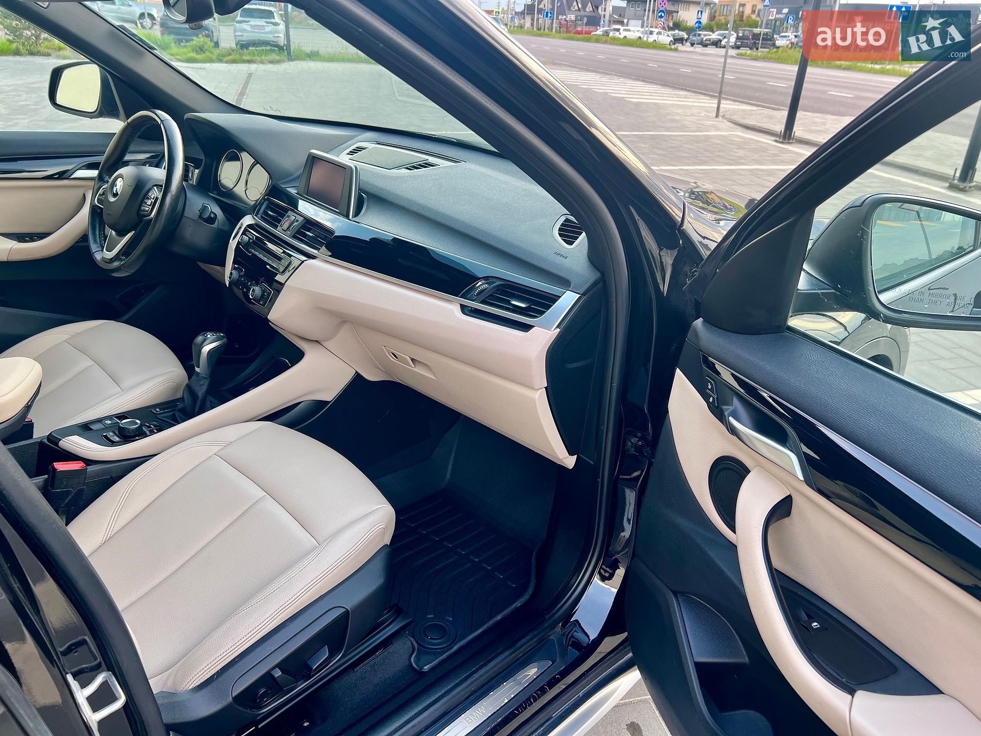 BMW X1 2018 VIN WBXHT3C3XJ3F04000 фото оголошення 25 з 34