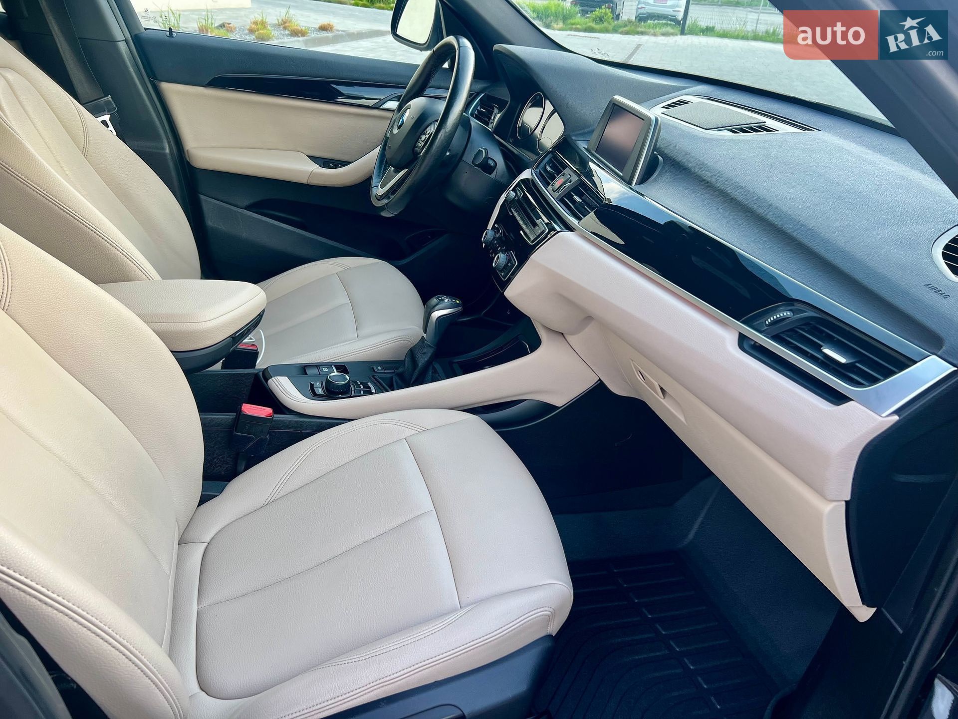 BMW X1 2018 VIN WBXHT3C3XJ3F04000 фото оголошення 26 з 34
