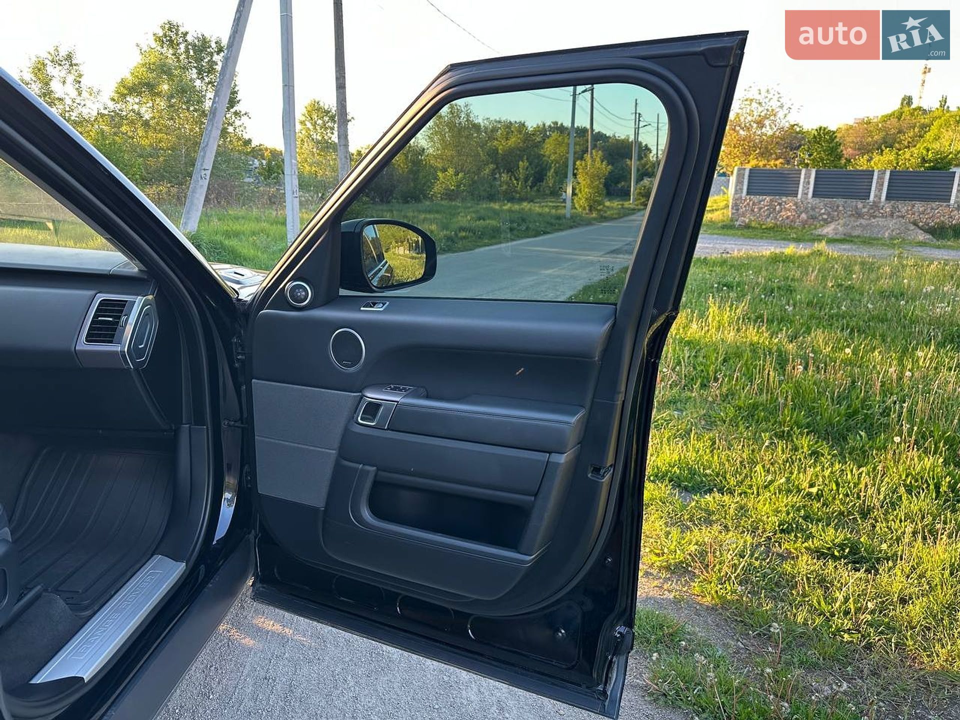 Land Rover Range Rover Sport 2019 VIN SALWR2SU1LA883030 фото оголошення 9 з 17