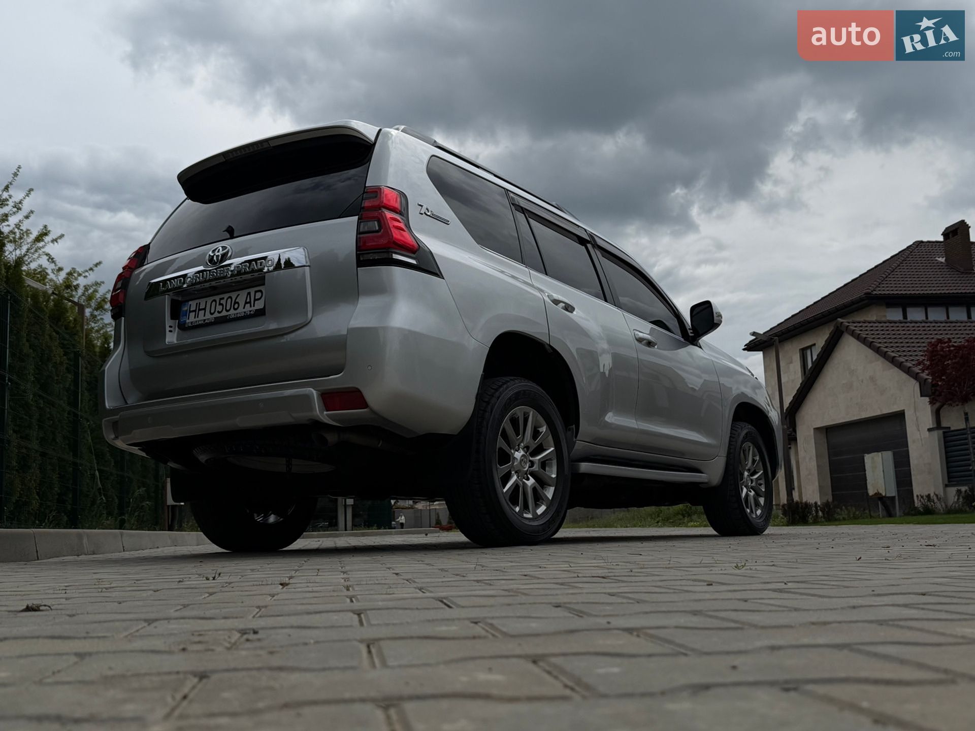 Toyota Land Cruiser Prado 2018 VIN JTEBR3FJ30K096304 фото оголошення 8 з 37