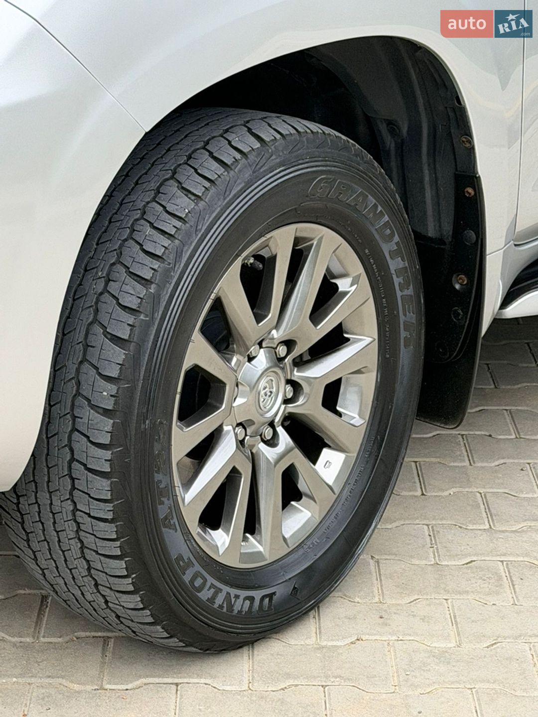 Toyota Land Cruiser Prado 2018 VIN JTEBR3FJ30K096304 фото оголошення 14 з 37