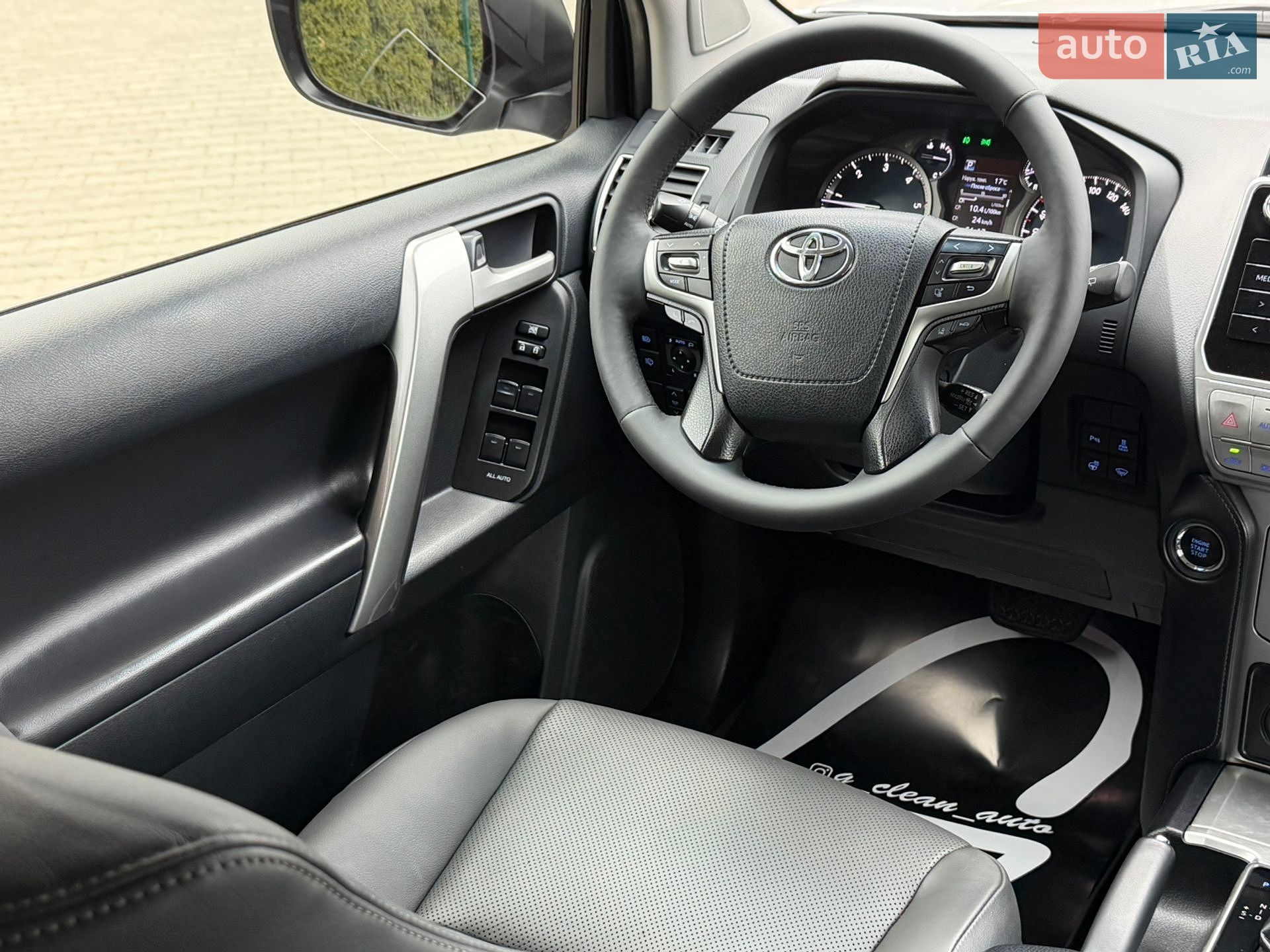 Toyota Land Cruiser Prado 2018 VIN JTEBR3FJ30K096304 фото оголошення 15 з 37