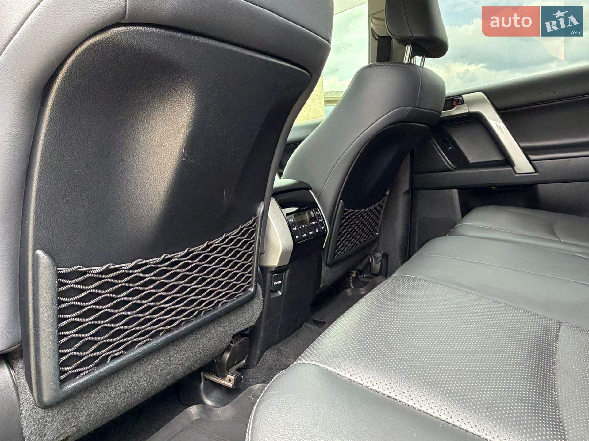 Toyota Land Cruiser Prado 2018 VIN JTEBR3FJ30K096304 фото оголошення 17 з 37