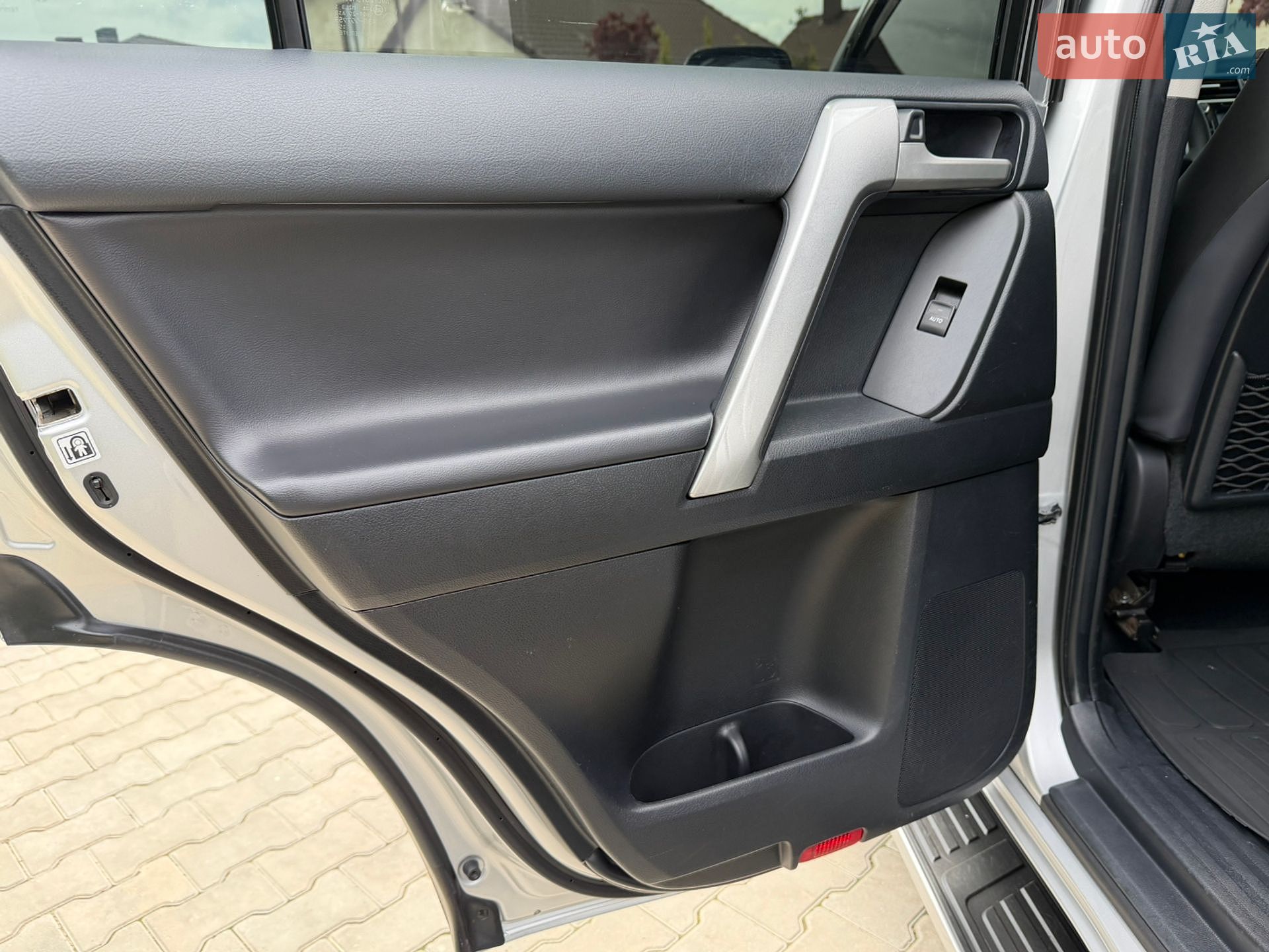 Toyota Land Cruiser Prado 2018 VIN JTEBR3FJ30K096304 фото оголошення 18 з 37