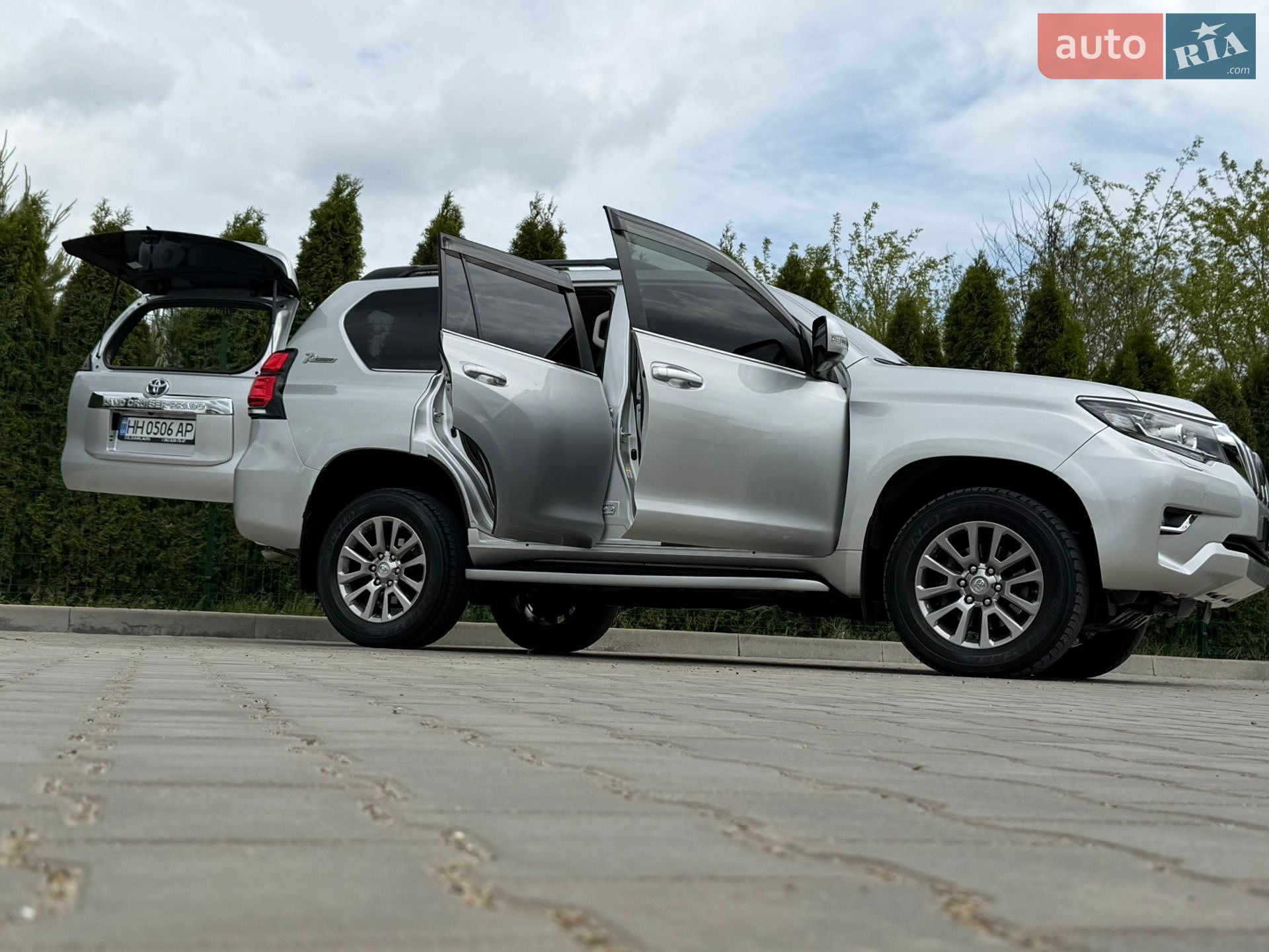 Toyota Land Cruiser Prado 2018 VIN JTEBR3FJ30K096304 фото оголошення 26 з 37