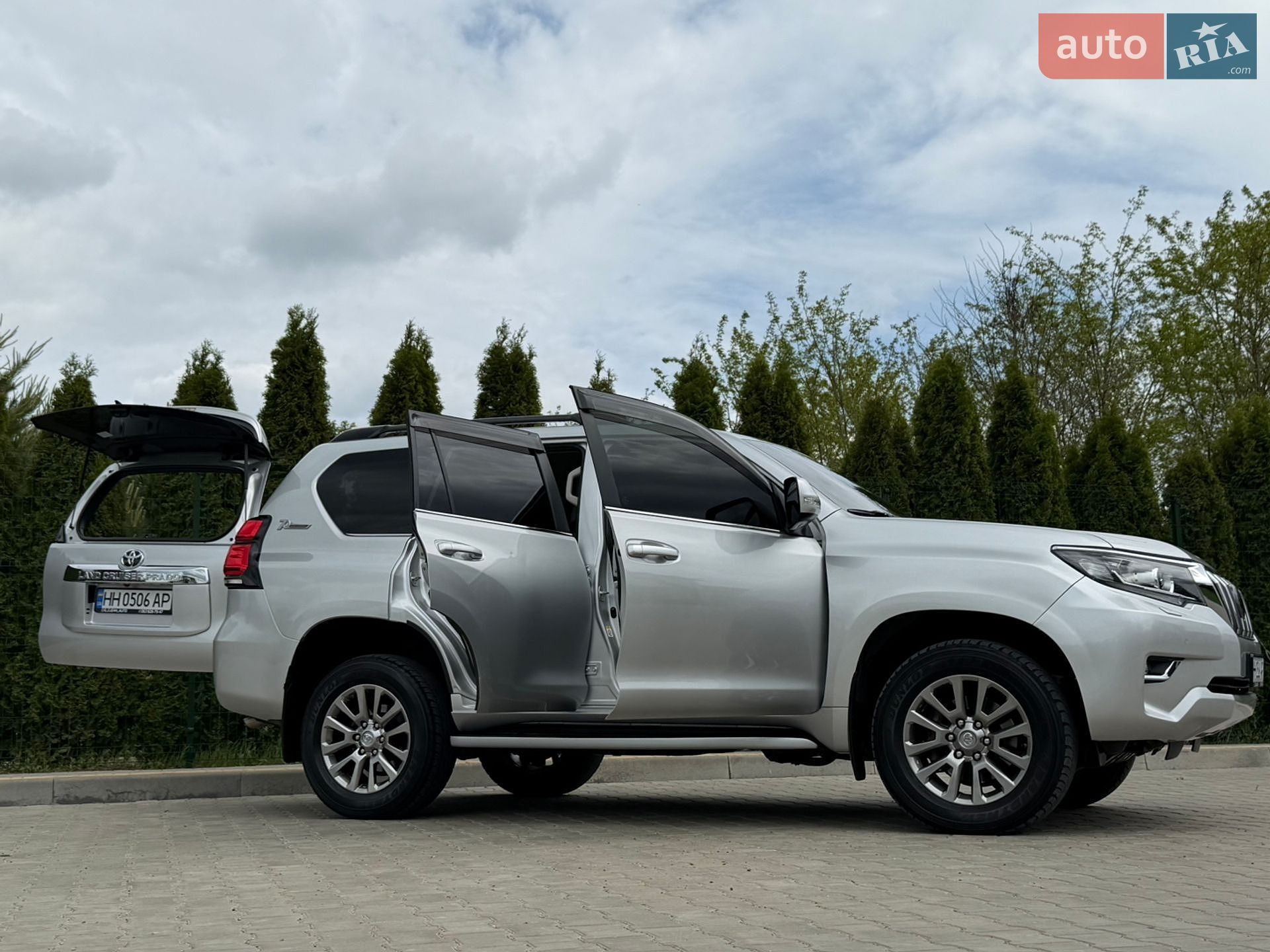 Toyota Land Cruiser Prado 2018 VIN JTEBR3FJ30K096304 фото оголошення 27 з 37
