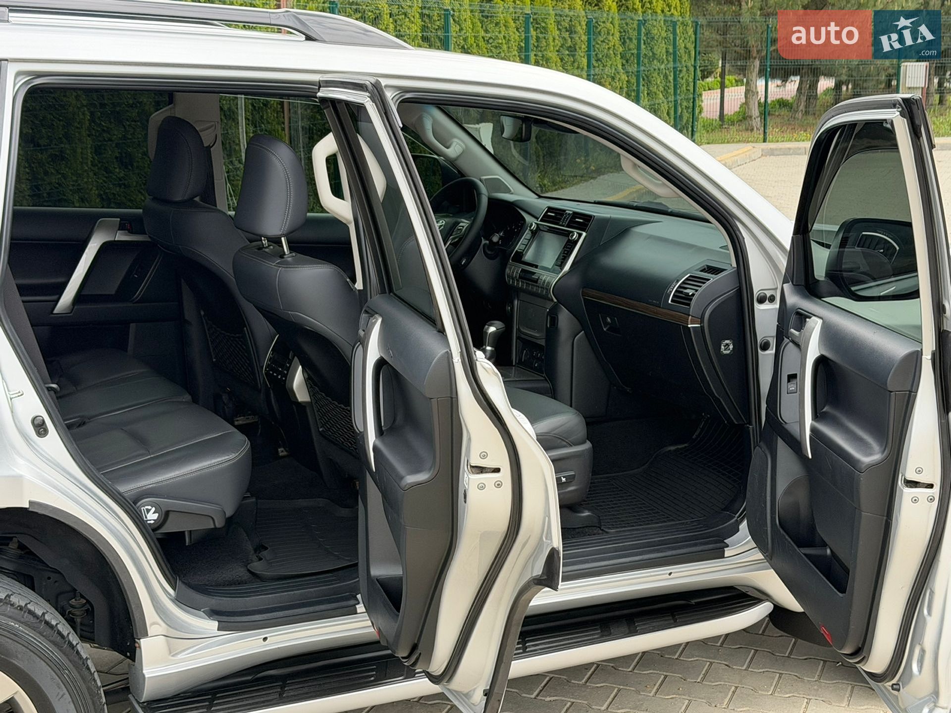 Toyota Land Cruiser Prado 2018 VIN JTEBR3FJ30K096304 фото оголошення 28 з 37
