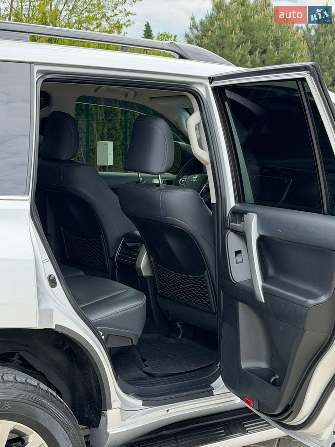 Toyota Land Cruiser Prado 2018 VIN JTEBR3FJ30K096304 фото оголошення 29 з 37