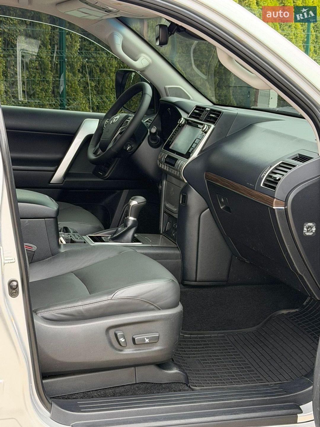 Toyota Land Cruiser Prado 2018 VIN JTEBR3FJ30K096304 фото оголошення 30 з 37