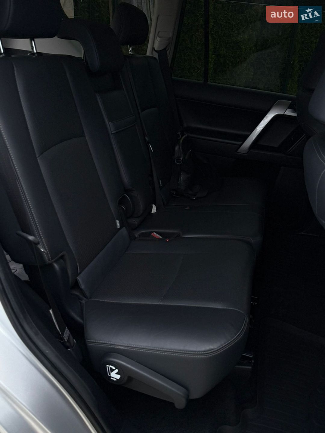 Toyota Land Cruiser Prado 2018 VIN JTEBR3FJ30K096304 фото оголошення 33 з 37