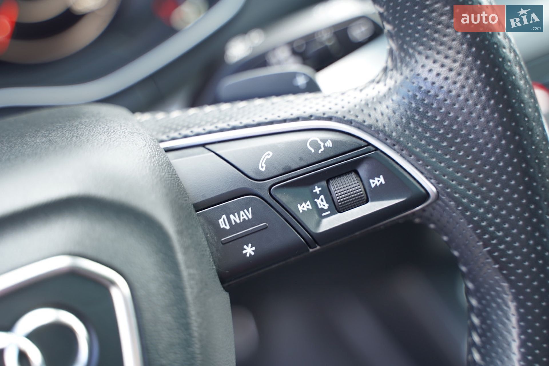 Audi Q5 2018 VIN WAUZZZFY4J2228830 фото оголошення 16 з 171