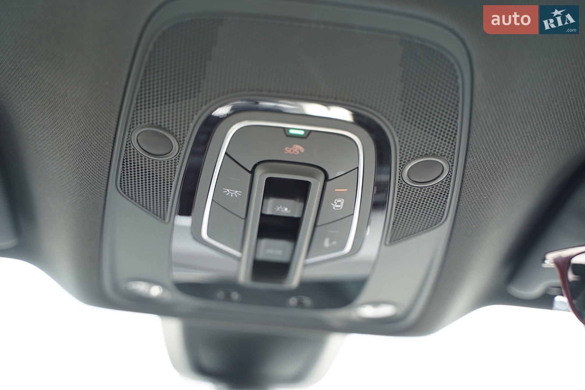 Audi Q5 2018 VIN WAUZZZFY4J2228830 фото оголошення 30 з 171