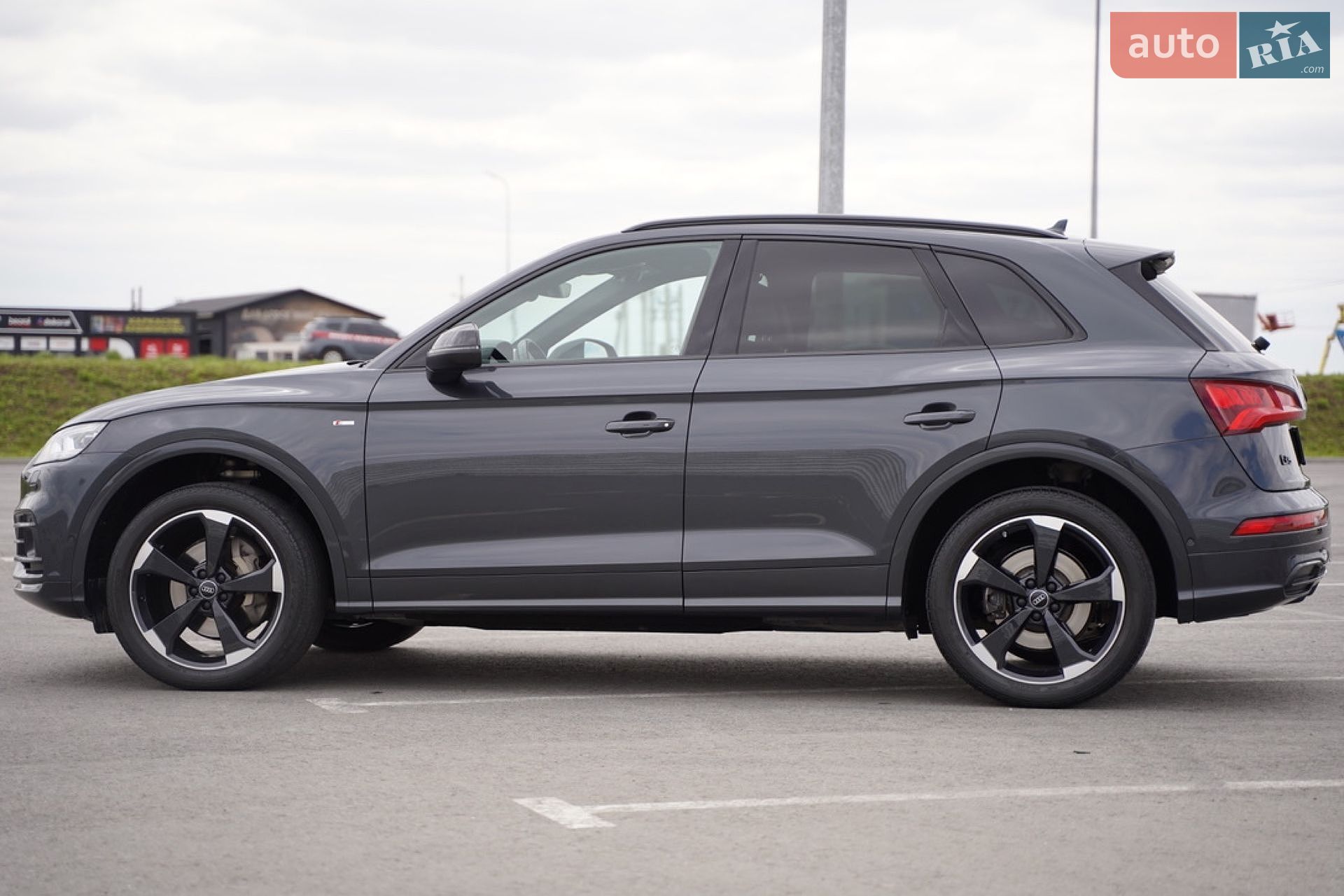 Audi Q5 2018 VIN WAUZZZFY4J2228830 фото оголошення 6 з 171