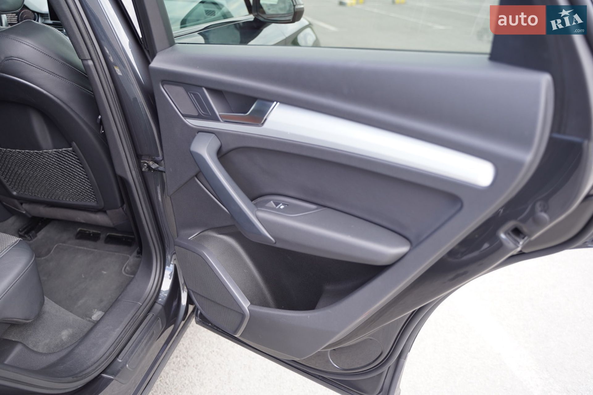 Audi Q5 2018 VIN WAUZZZFY4J2228830 фото оголошення 39 з 171