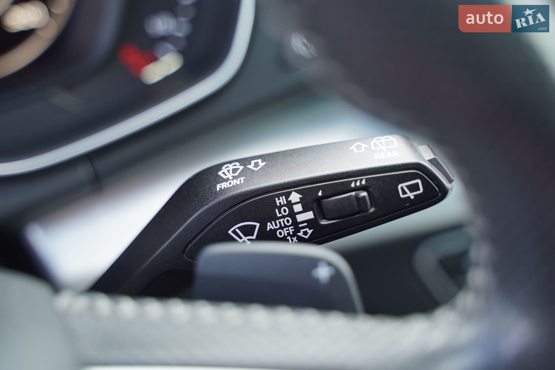 Audi Q5 2018 VIN WAUZZZFY4J2228830 фото оголошення 41 з 171