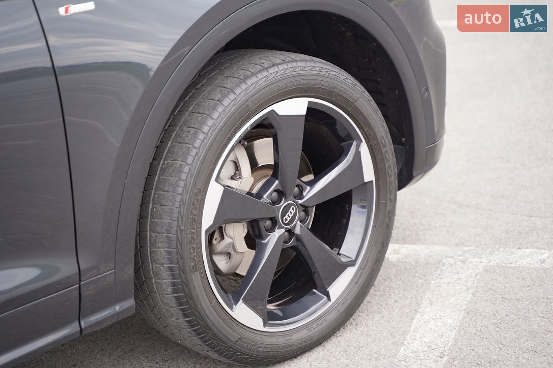 Audi Q5 2018 VIN WAUZZZFY4J2228830 фото оголошення 43 з 171
