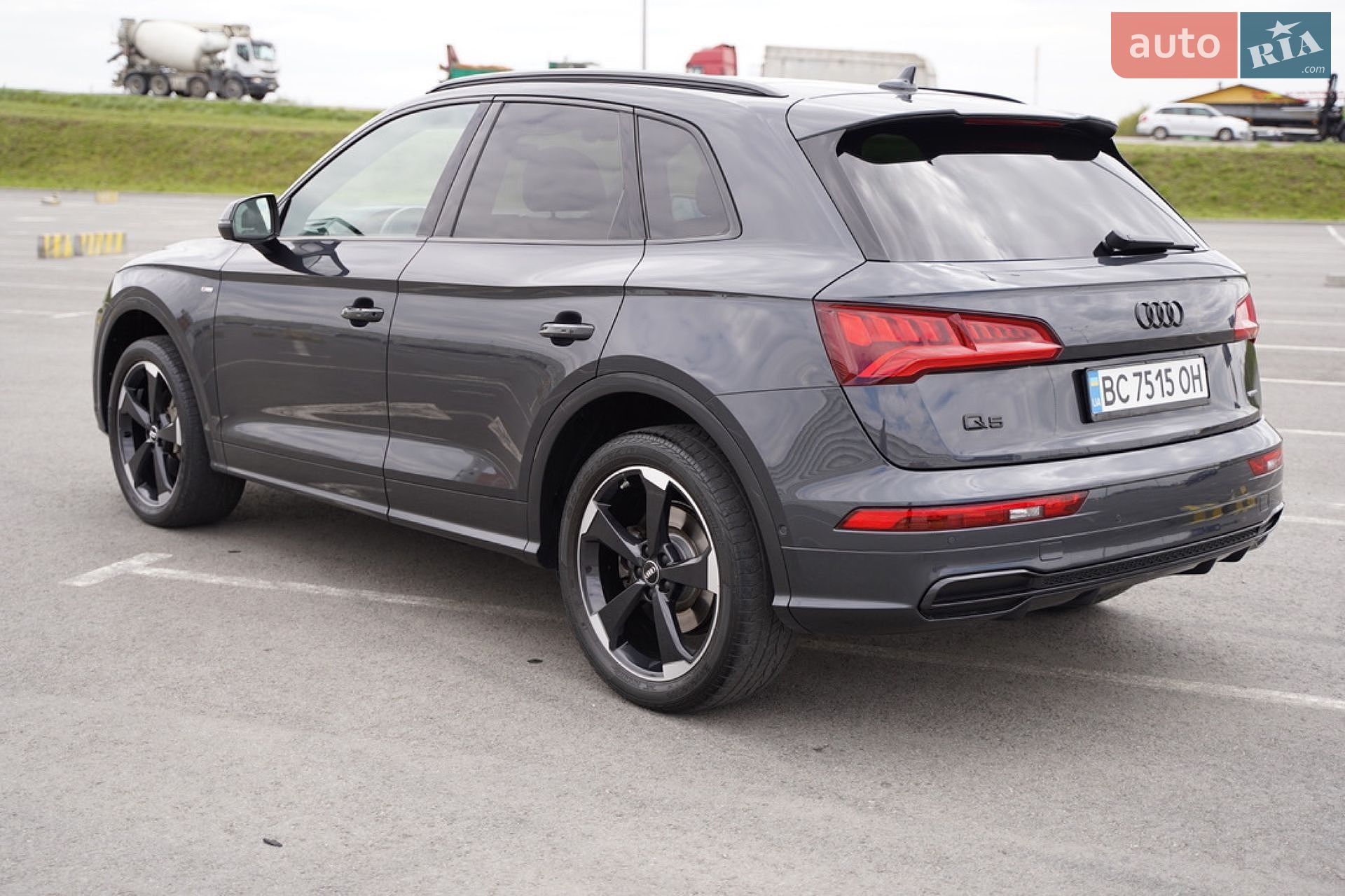 Audi Q5 2018 VIN WAUZZZFY4J2228830 фото оголошення 52 з 171