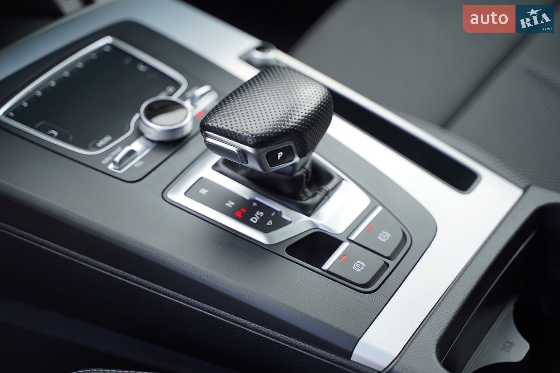 Audi Q5 2018 VIN WAUZZZFY4J2228830 фото оголошення 12 з 171