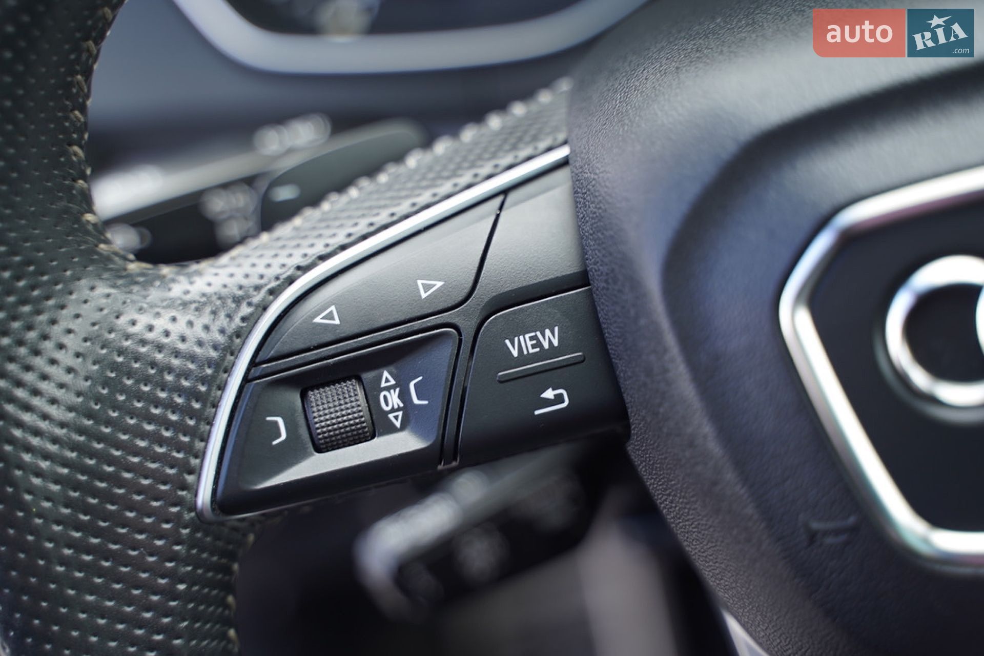 Audi Q5 2018 VIN WAUZZZFY4J2228830 фото оголошення 53 з 171