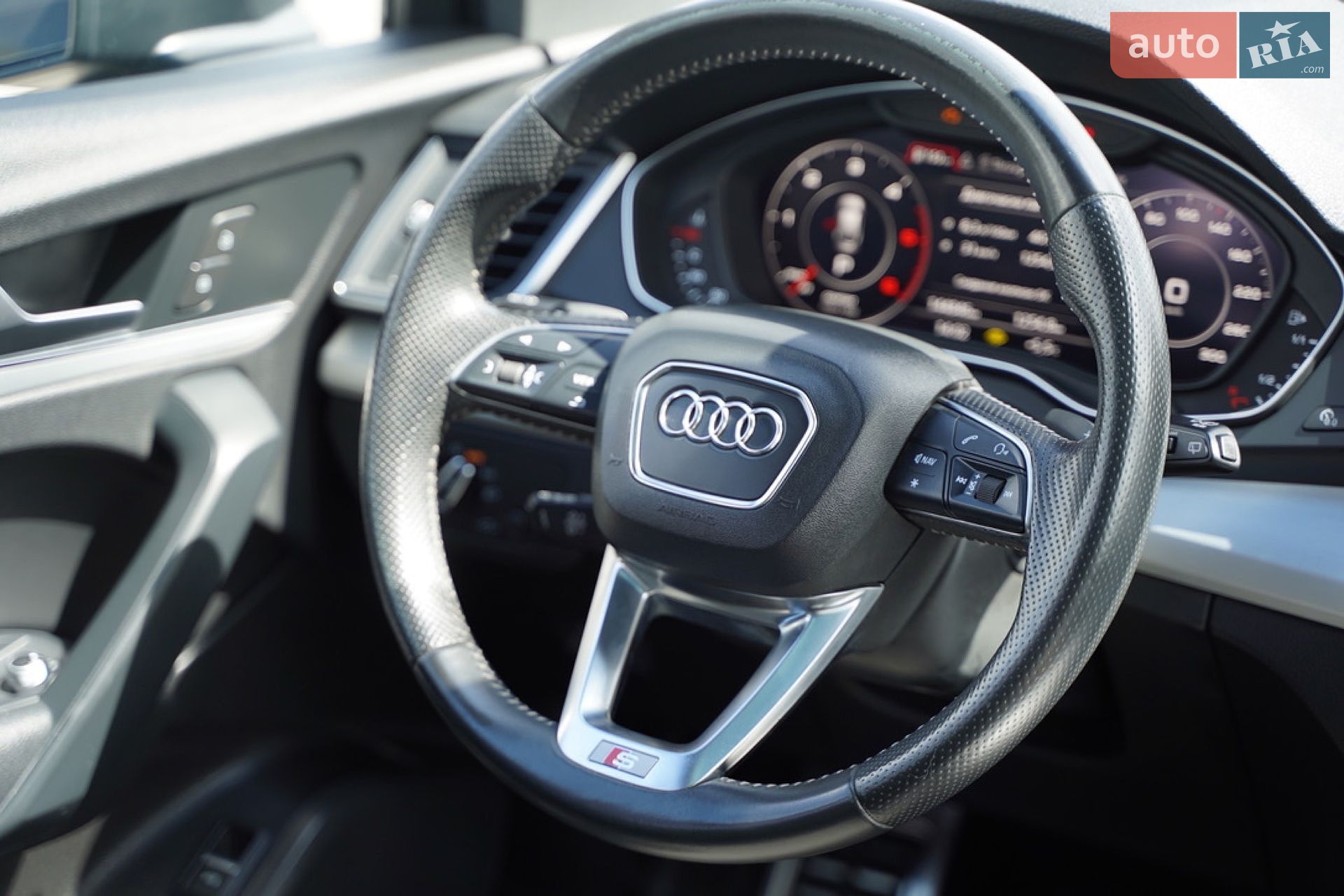 Audi Q5 2018 VIN WAUZZZFY4J2228830 фото оголошення 61 з 171